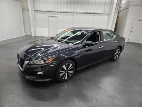 Blue 2022 Nissan Altima 2.5 SV for sale in Las Vegas, NV