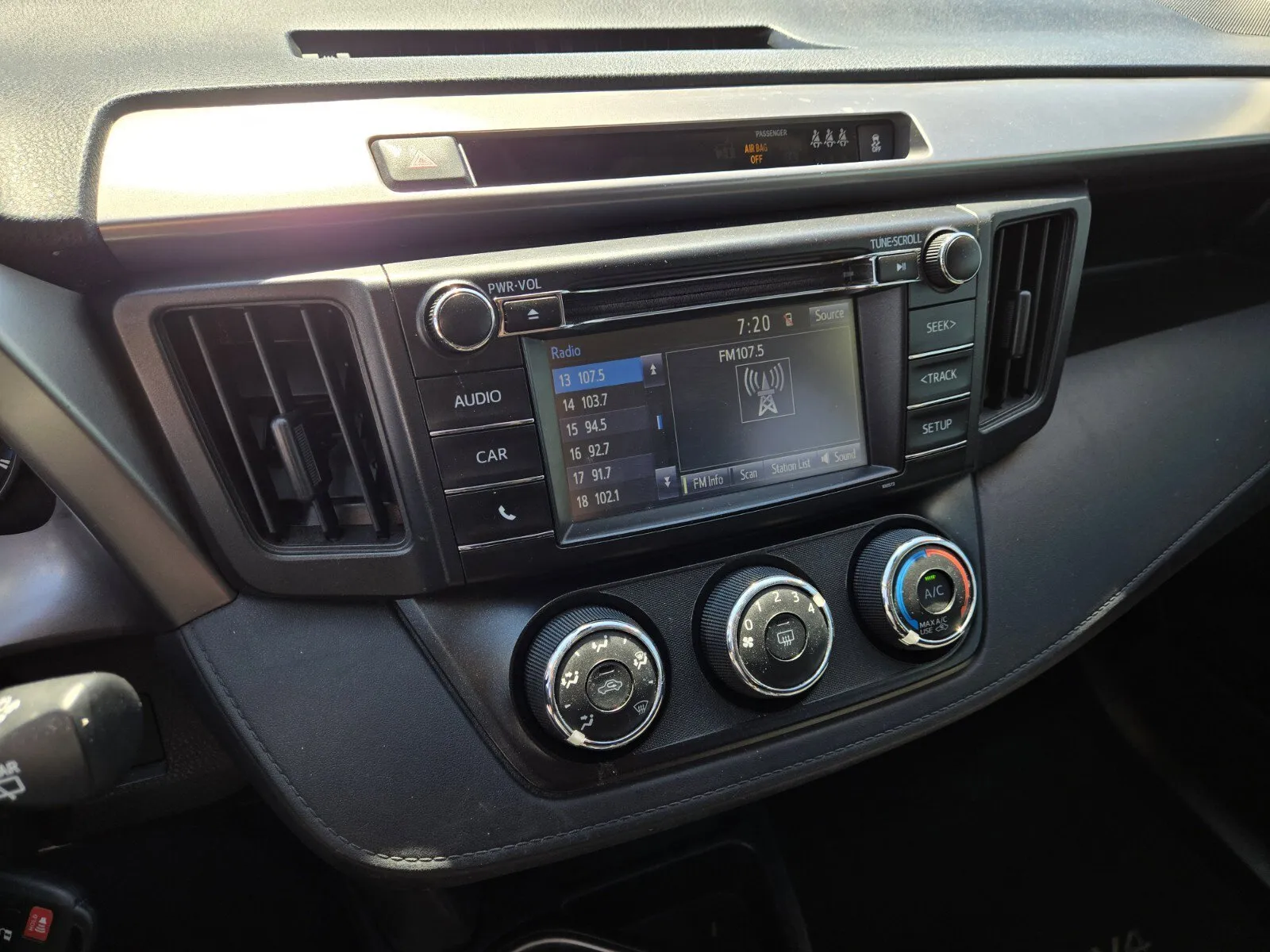 Toyota RAV4 photo 17