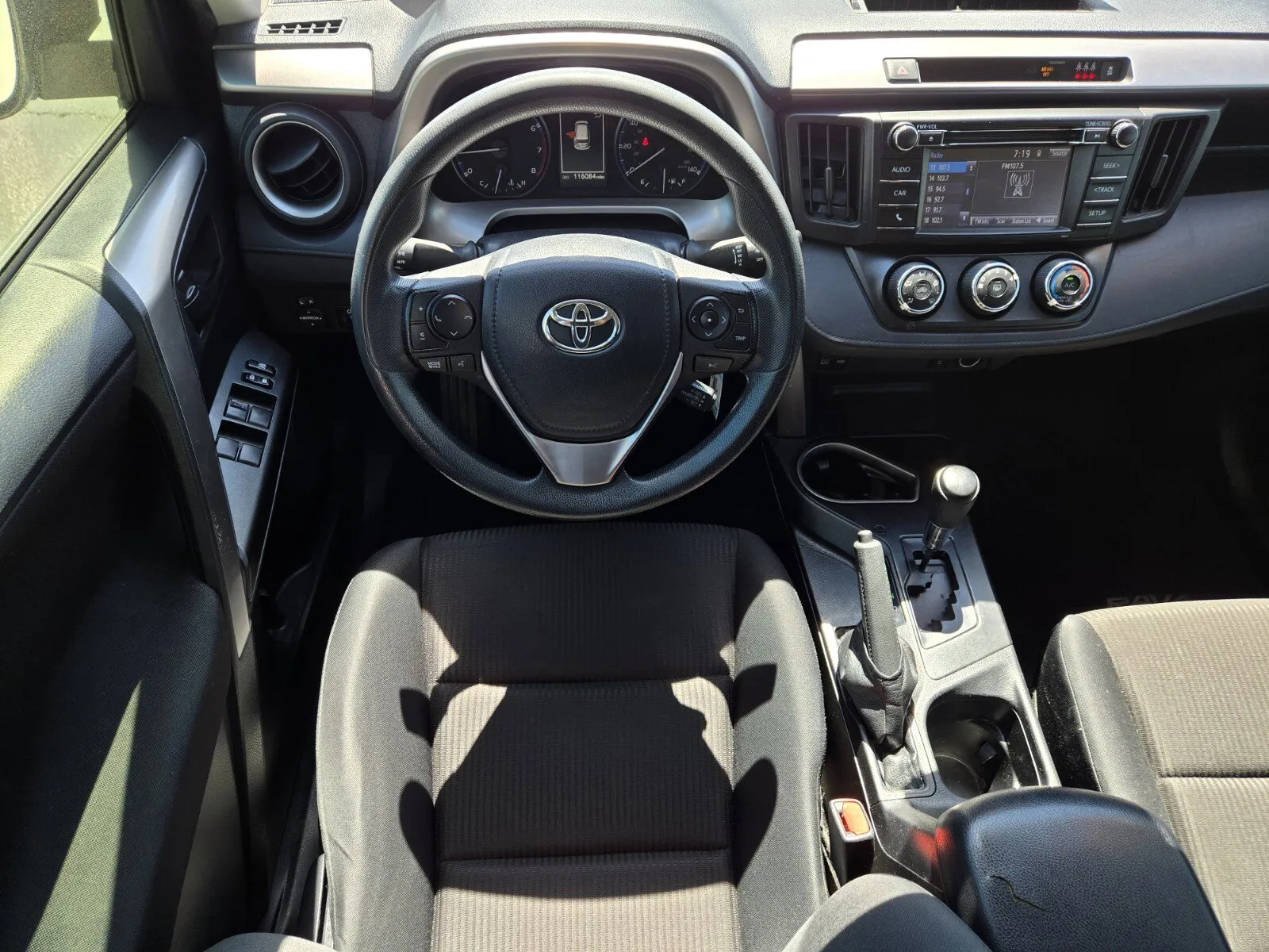 Toyota RAV4 photo 9
