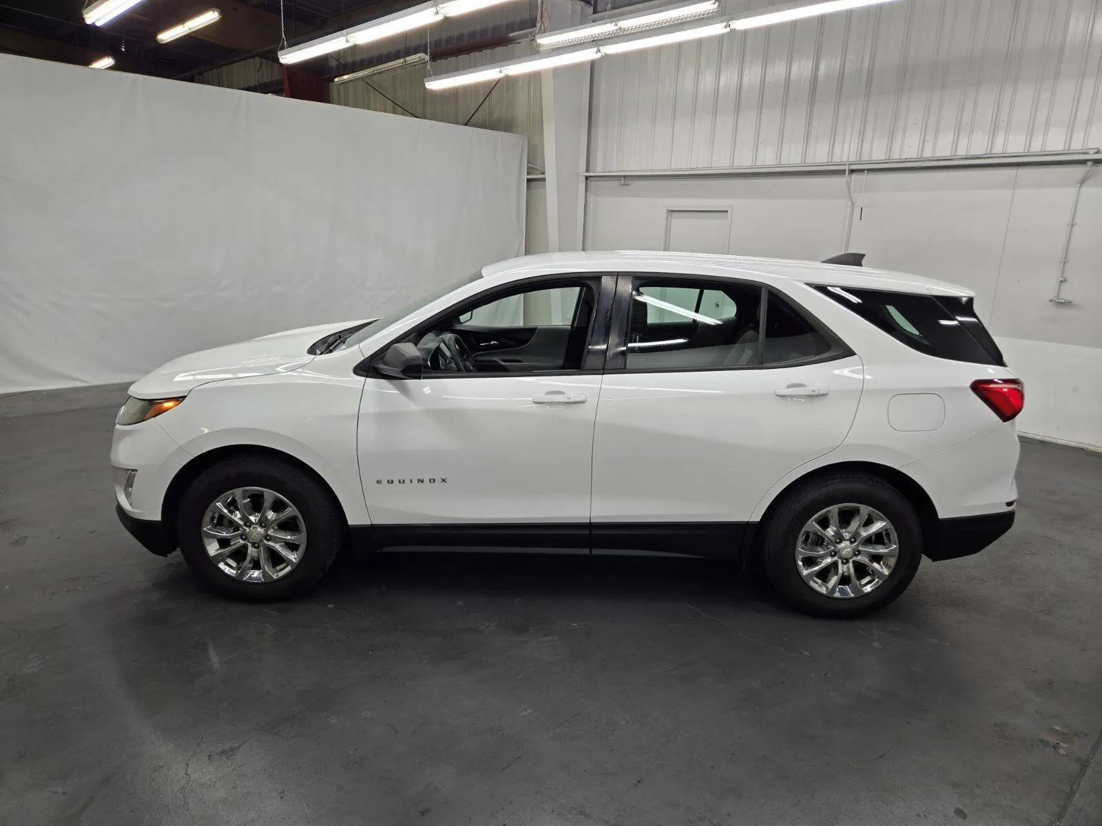 Chevrolet Equinox photo 2