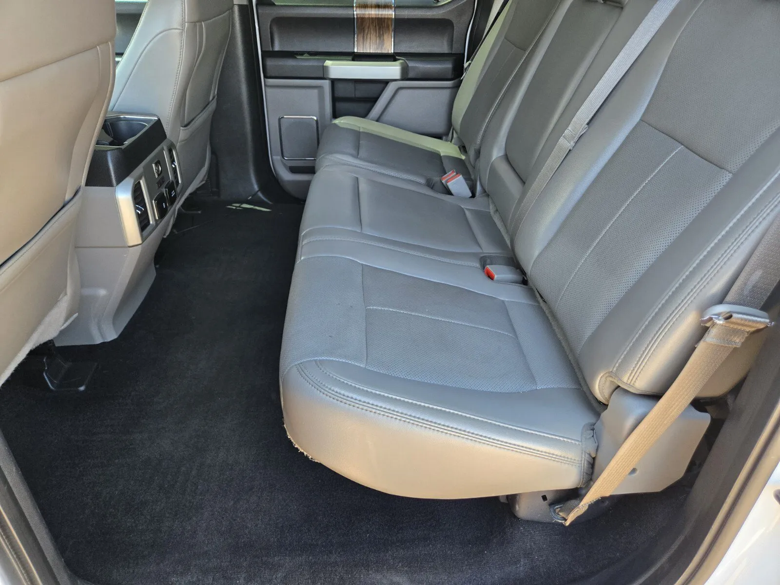 Ford F-150 photo 8
