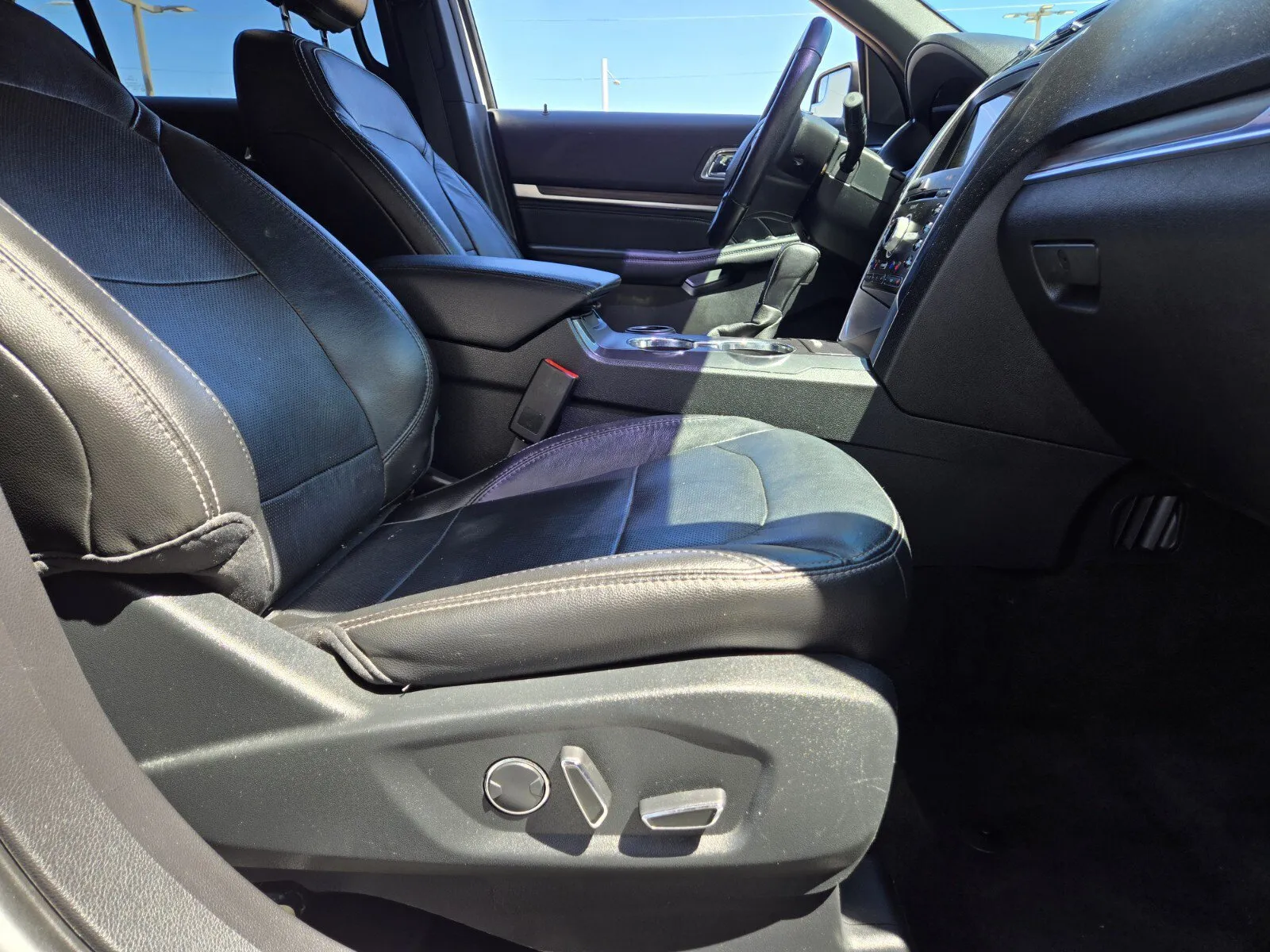 Ford Explorer photo 13