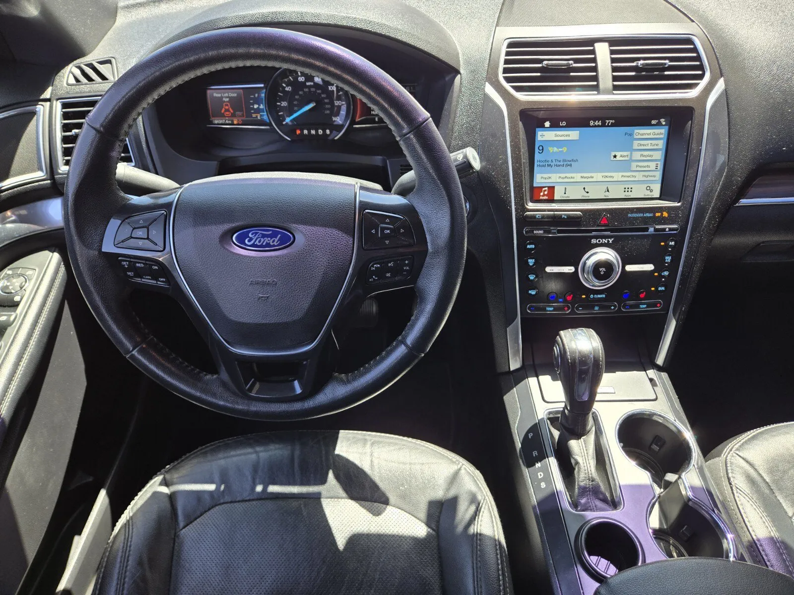 Ford Explorer photo 10