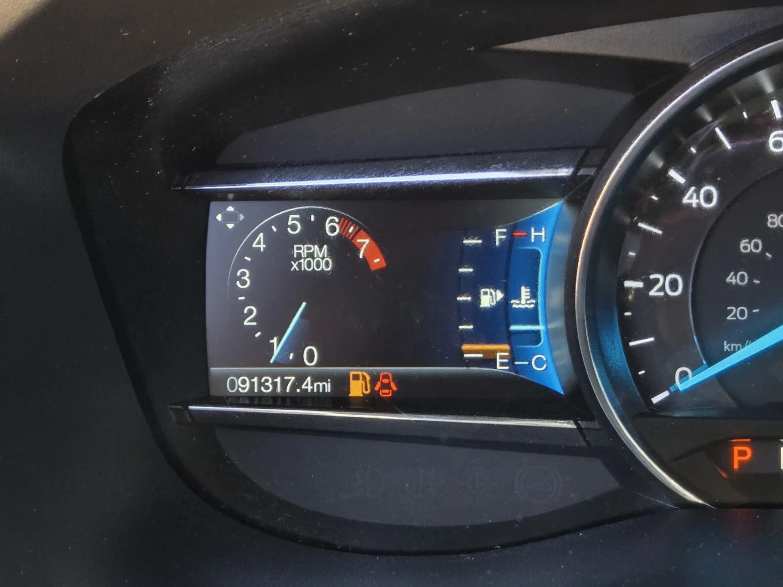Ford Explorer photo 17