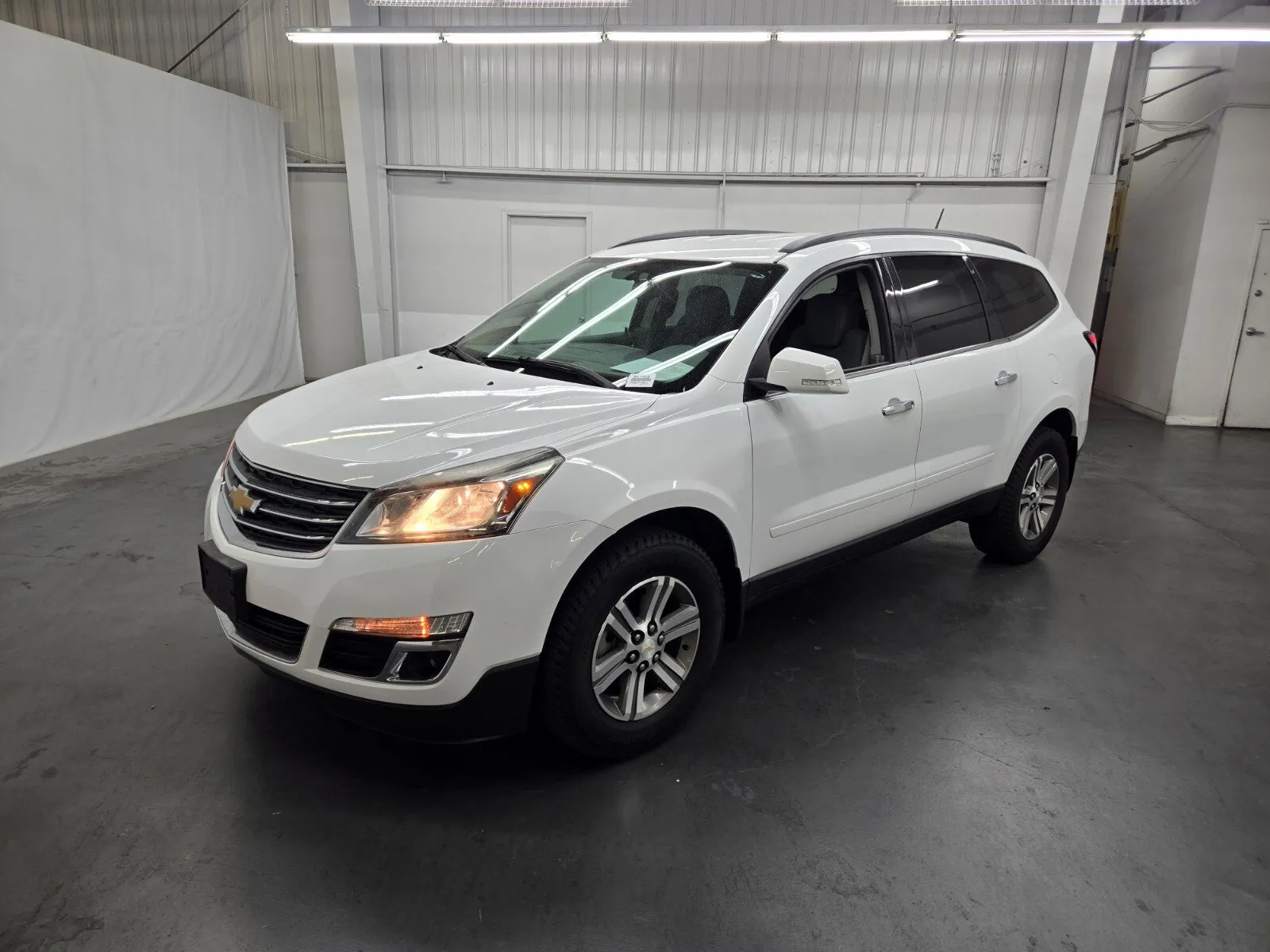 White 2017 Chevrolet Traverse LT for sale in Las Vegas, NV
