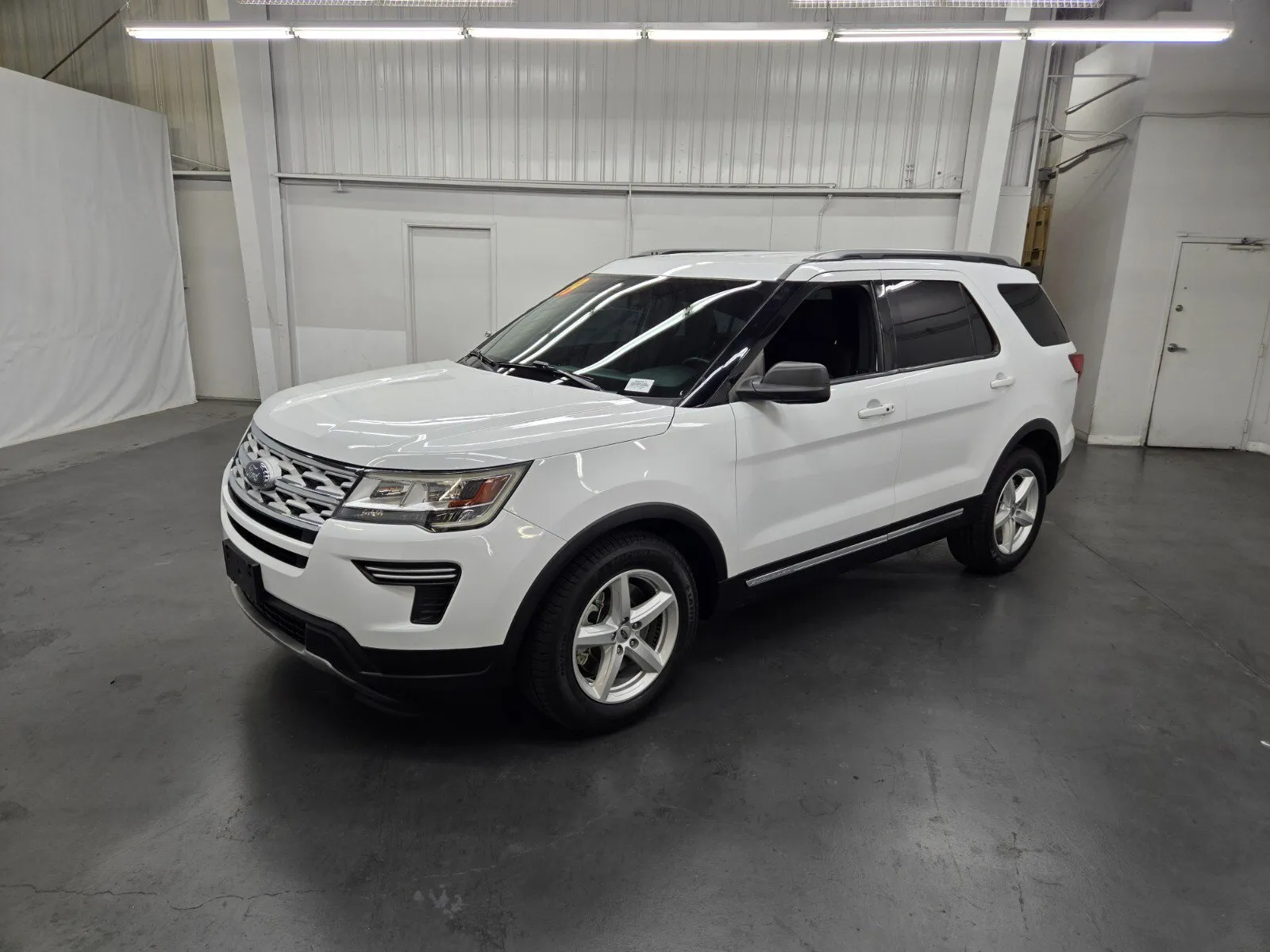 White 2019 Ford Explorer XLT for sale in Las Vegas, NV