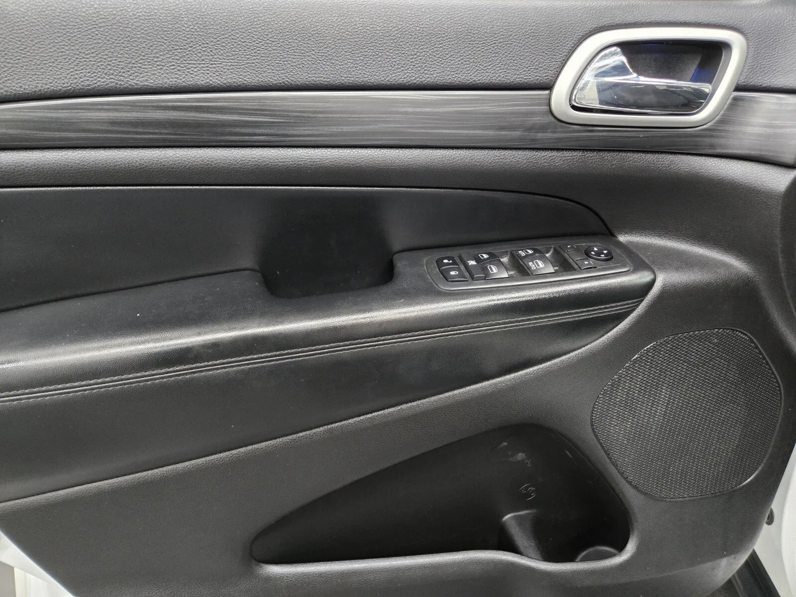 Jeep Grand Cherokee photo 14