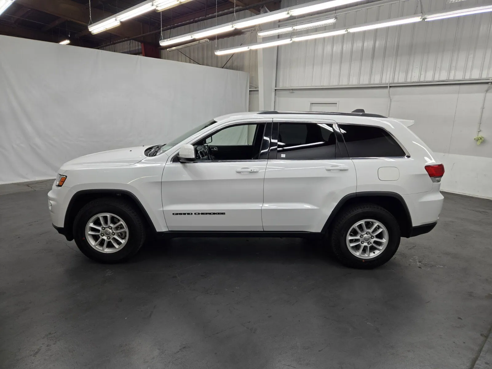 Jeep Grand Cherokee photo 2
