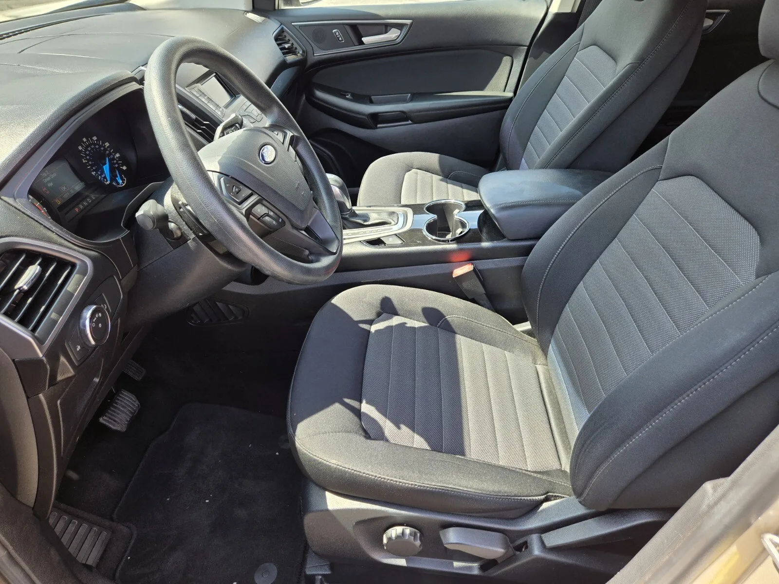 Ford Edge photo 7