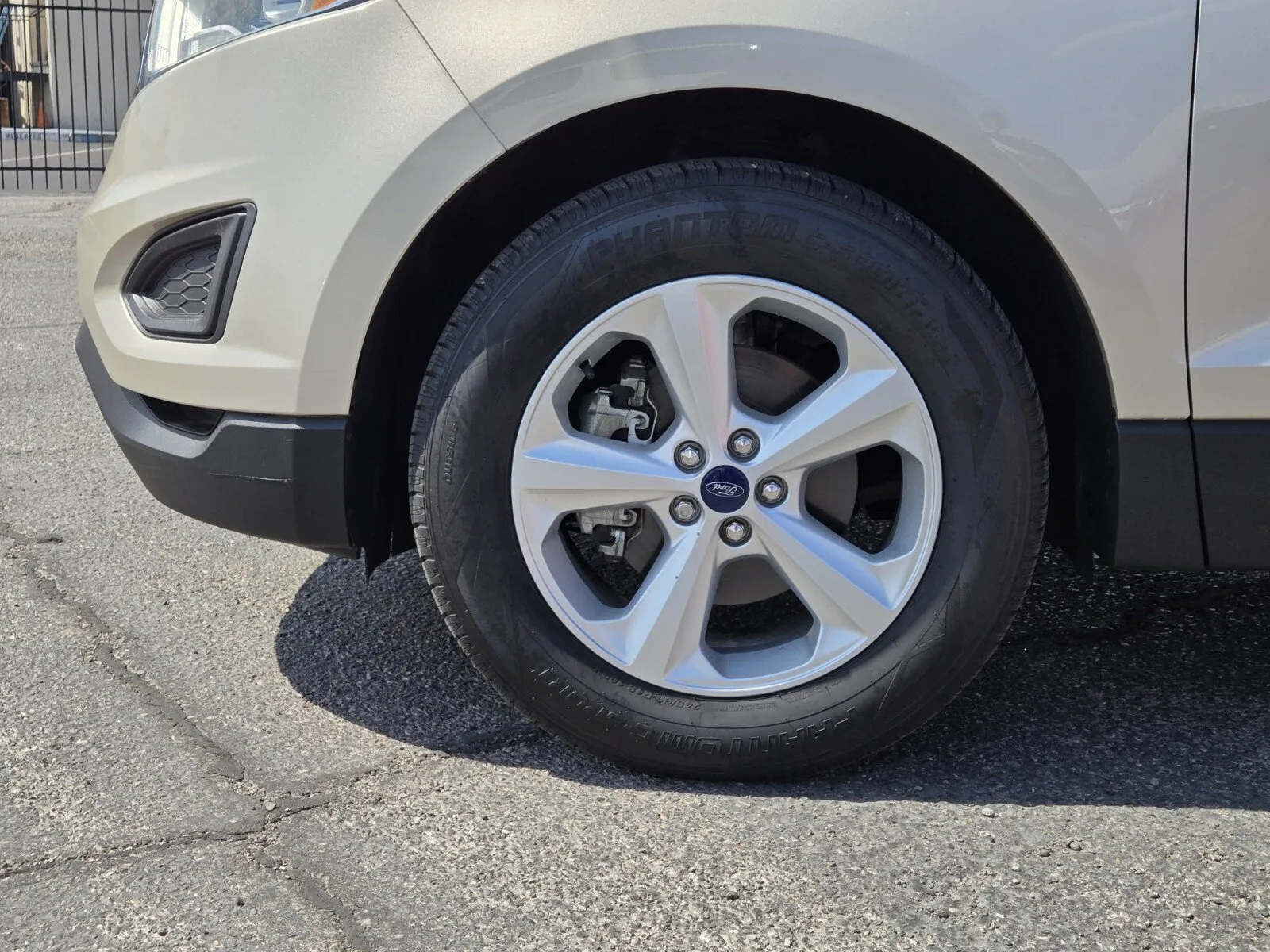 Ford Edge photo 6