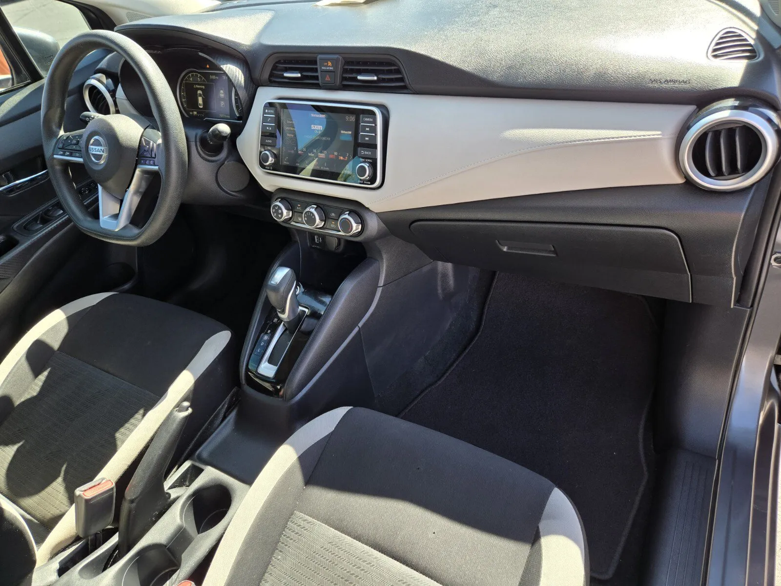 Nissan Versa photo 13