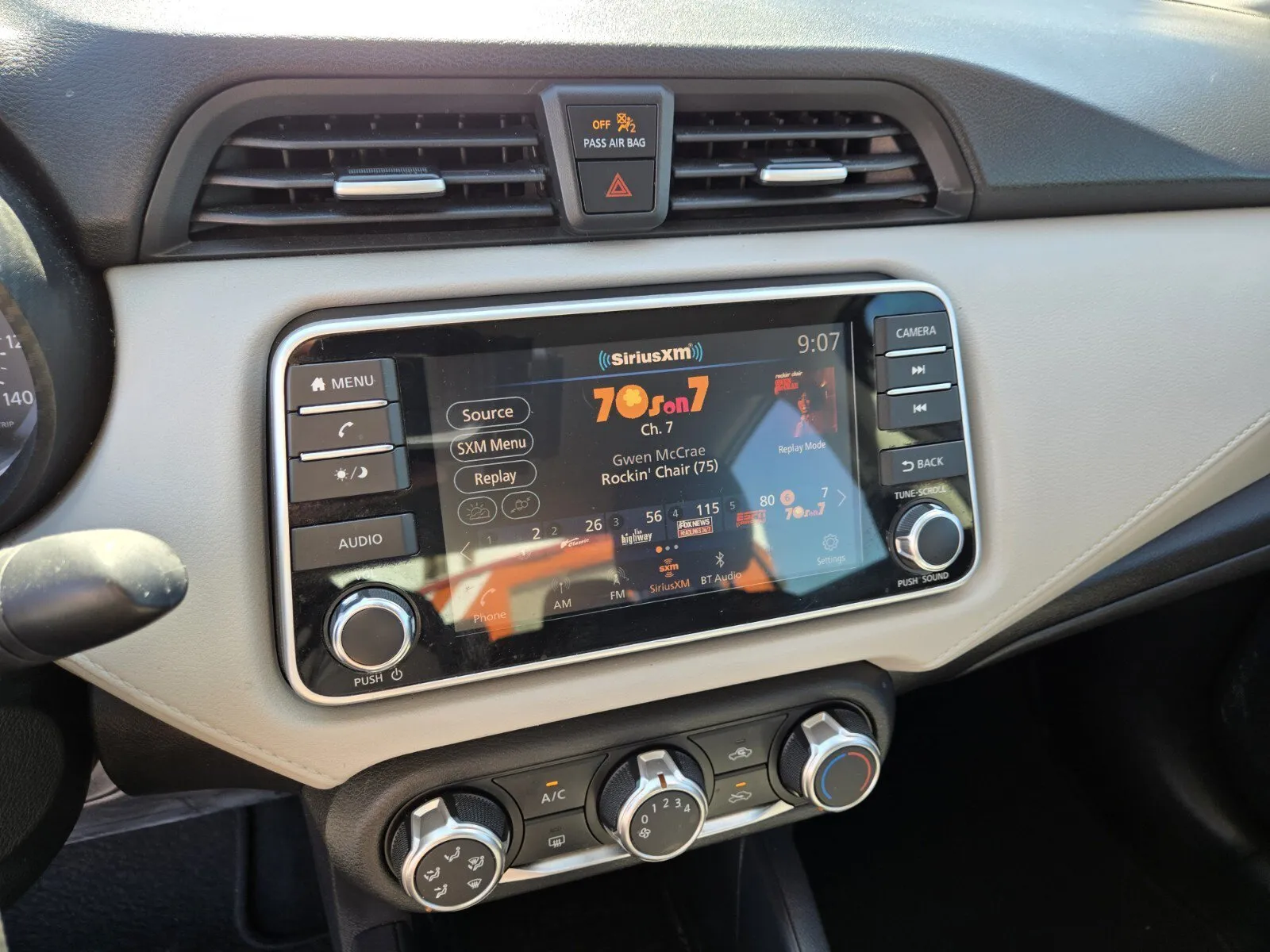 Nissan Versa photo 17