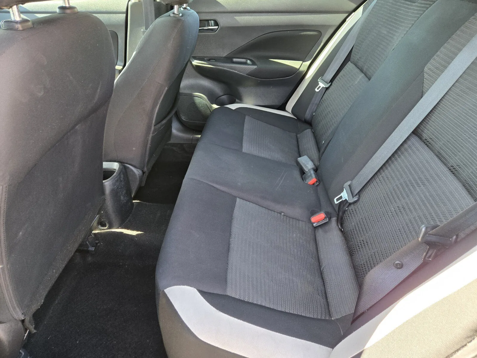 Nissan Versa photo 8