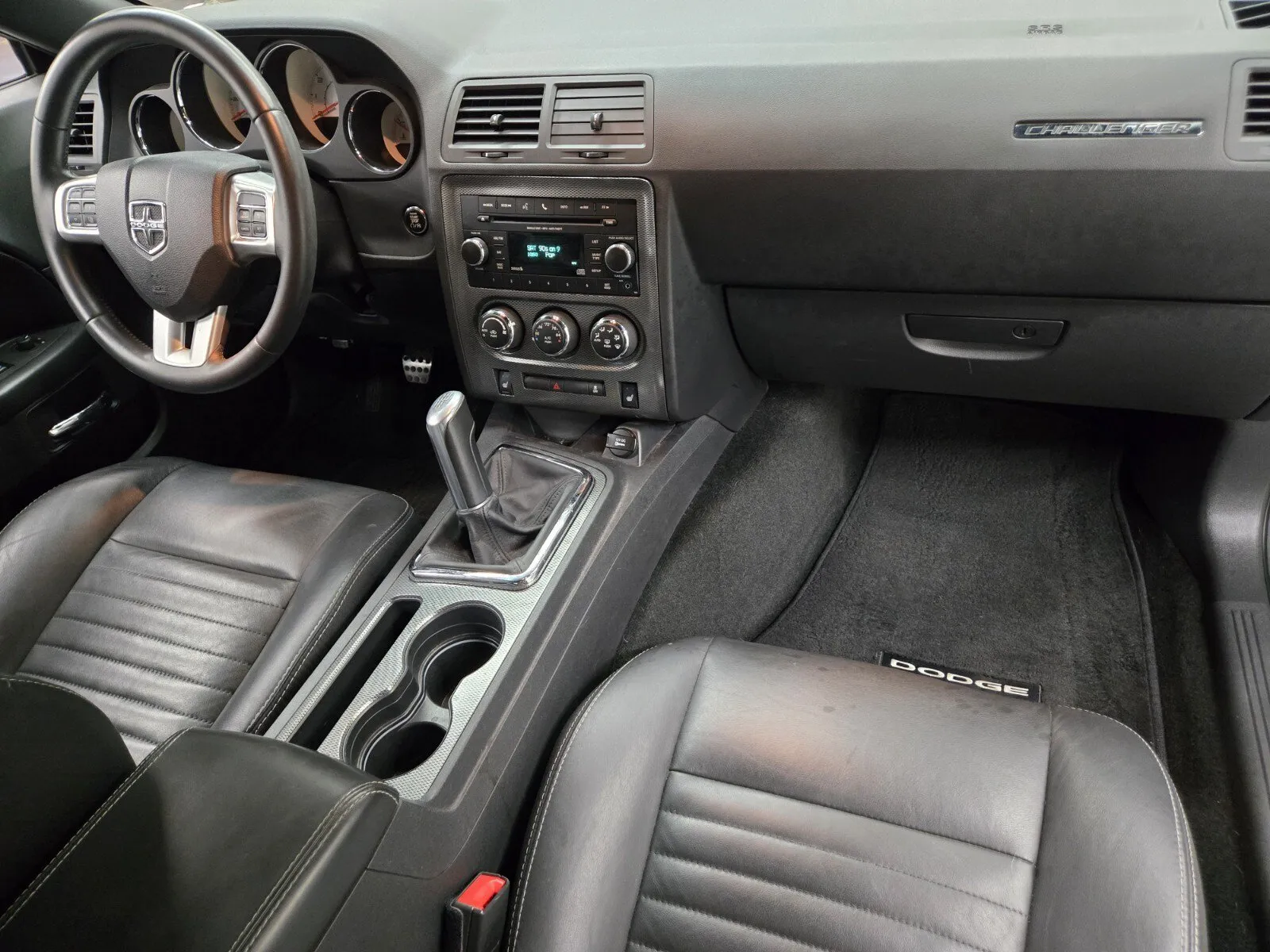 Dodge Challenger photo 12
