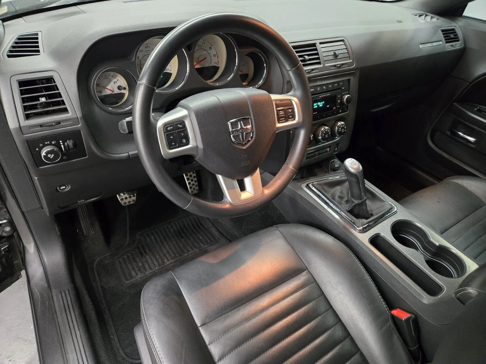 Dodge Challenger photo 8