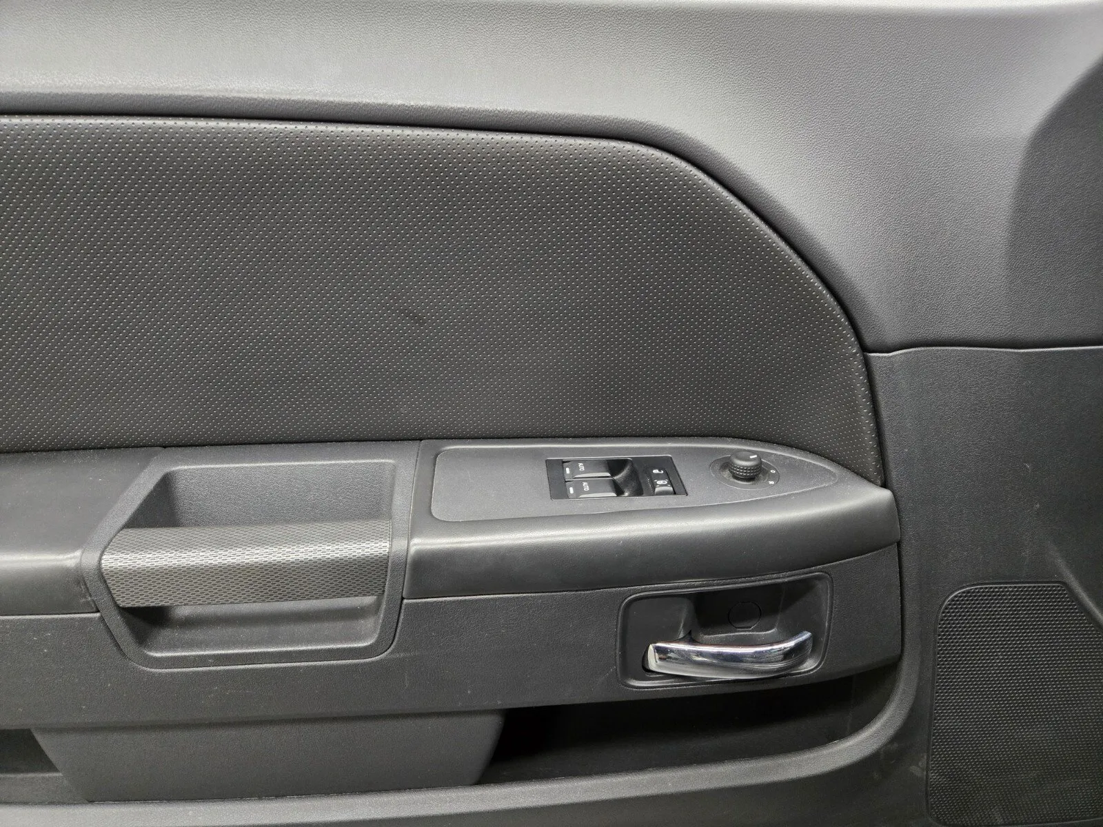 Dodge Challenger photo 13