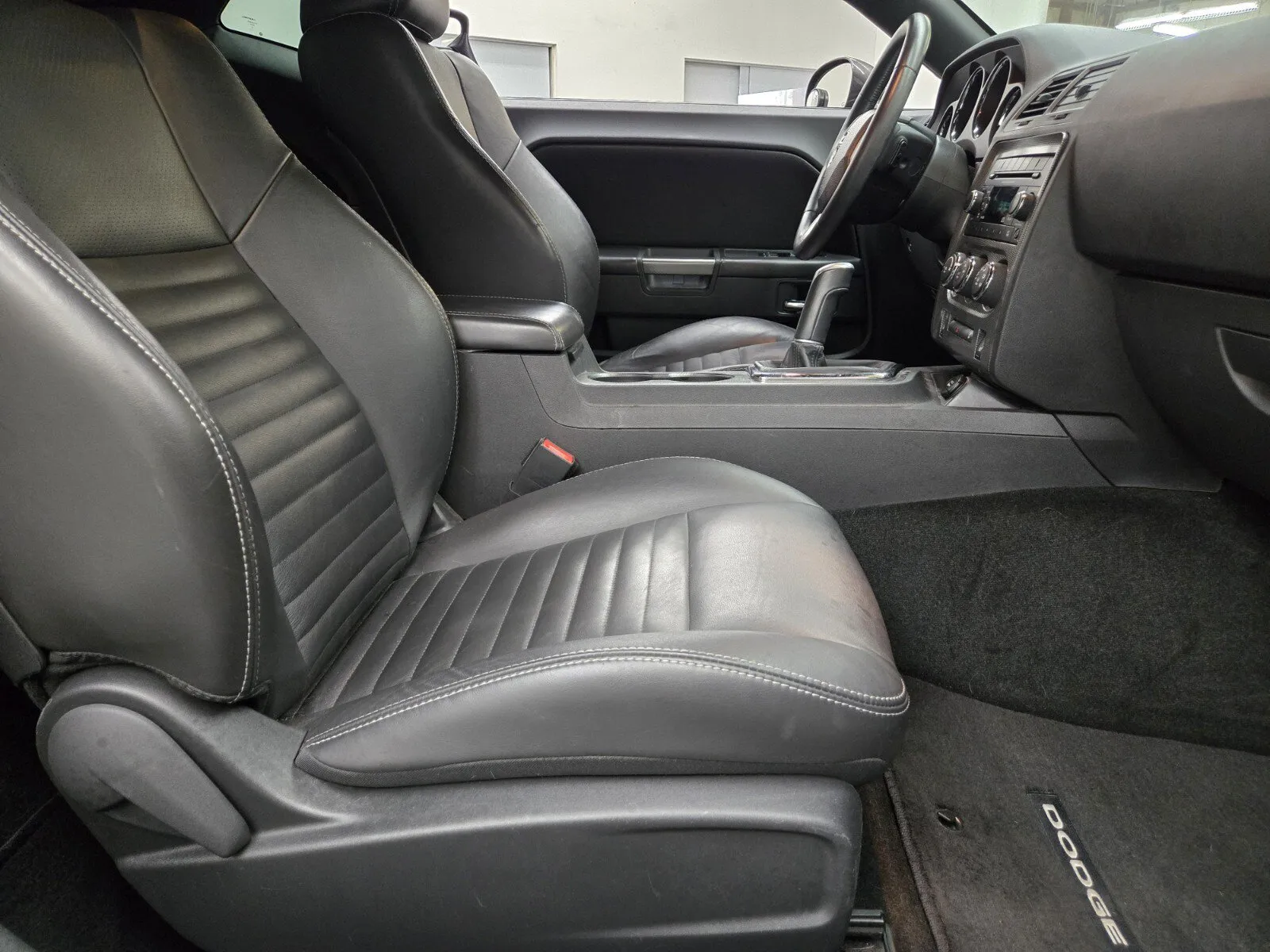 Dodge Challenger photo 11