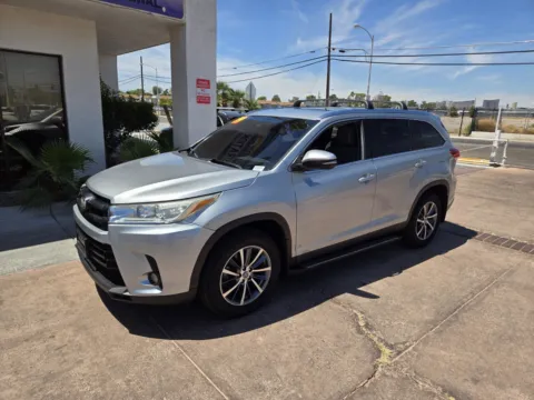 Silver 2019 Toyota Highlander XLE for sale in Las Vegas, NV