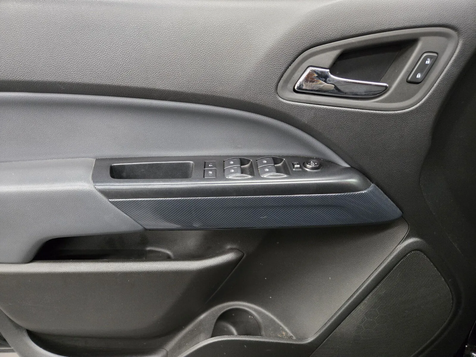 Chevrolet Colorado photo 14