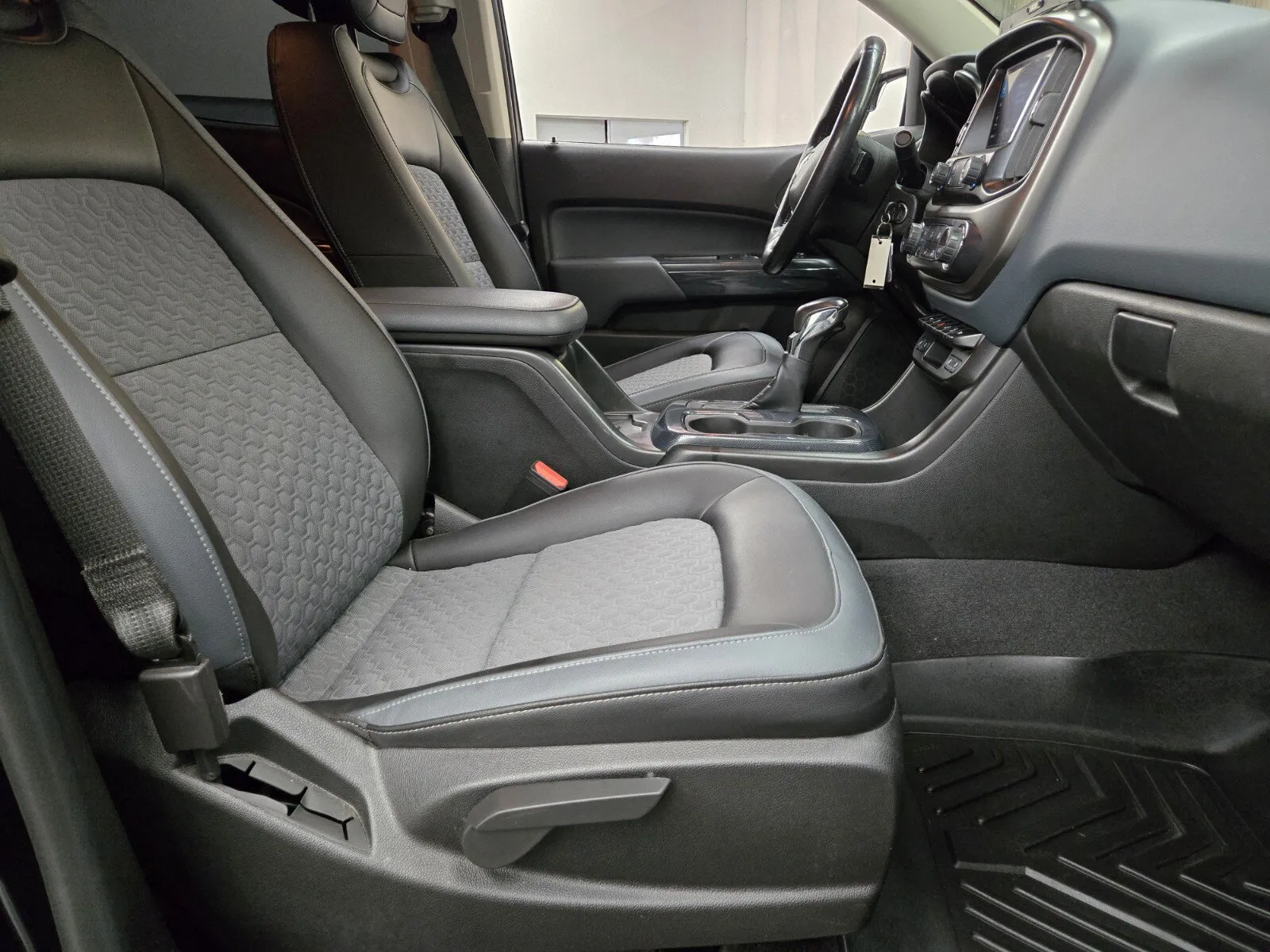 Chevrolet Colorado photo 12