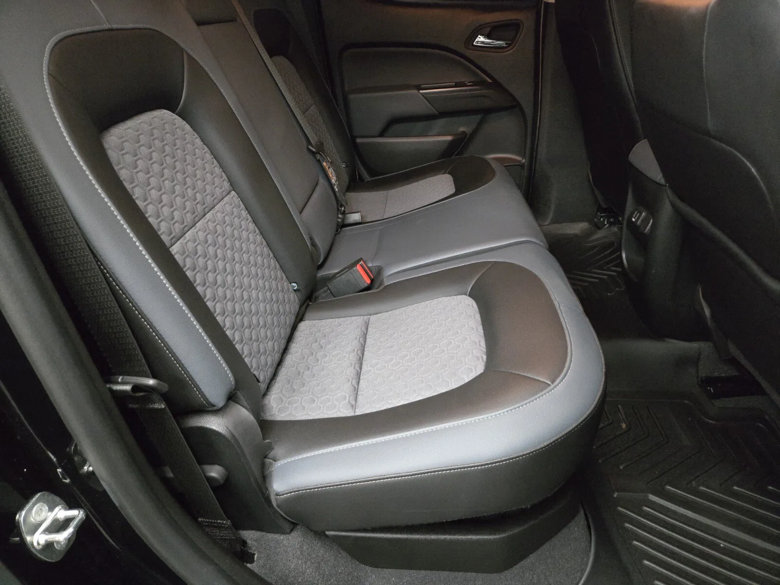 Chevrolet Colorado photo 11