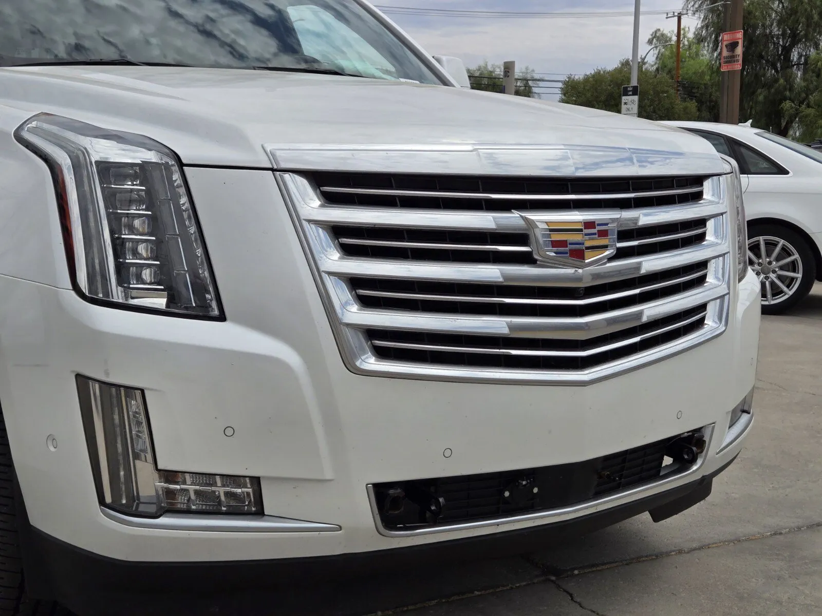 Cadillac Escalade photo 4