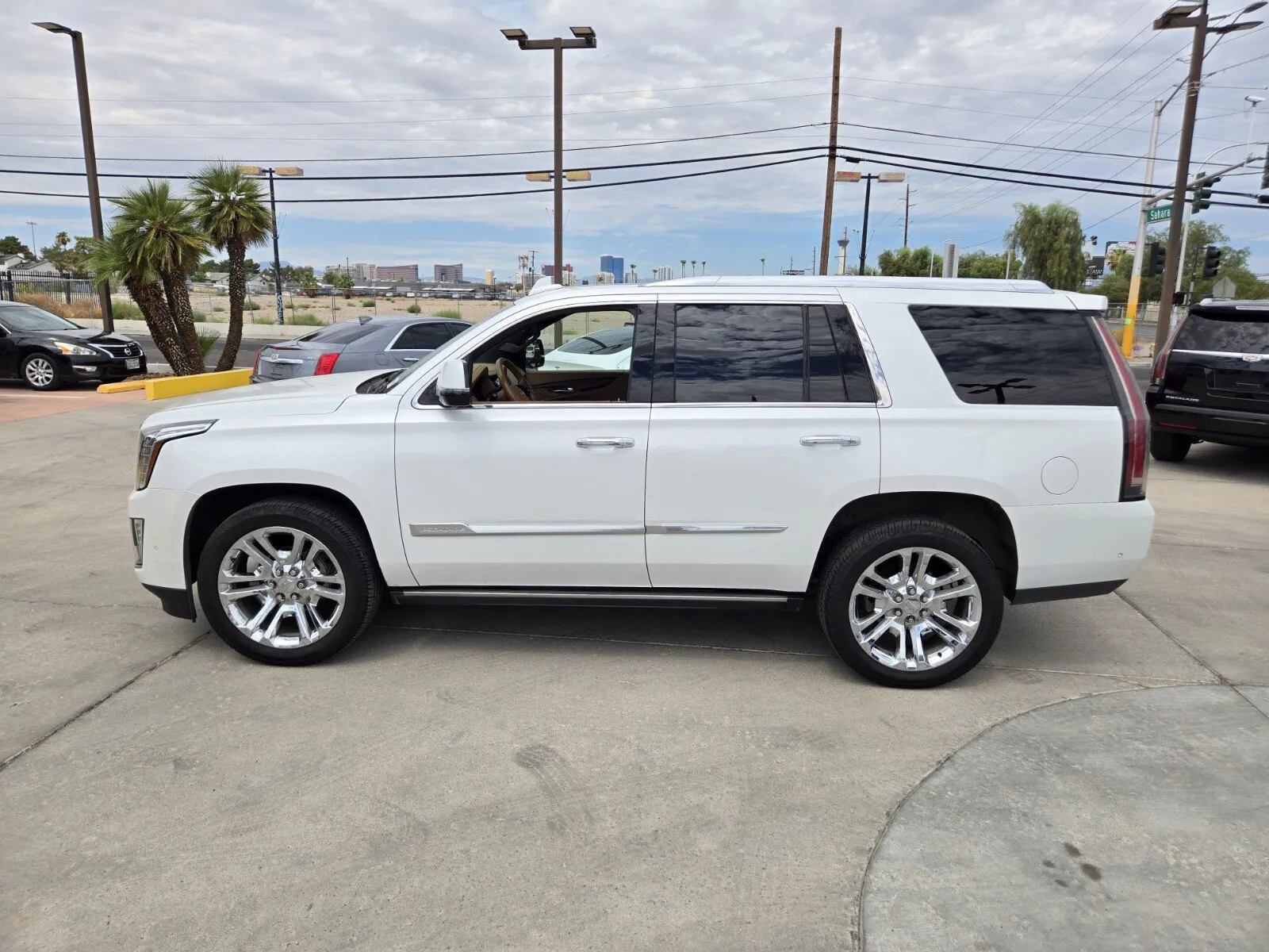 Cadillac Escalade photo 2