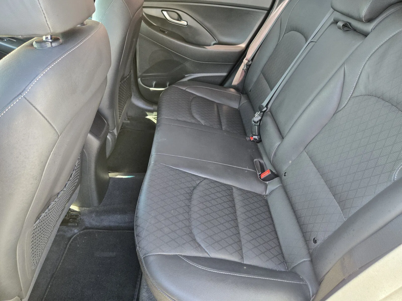 Hyundai Elantra GT photo 9