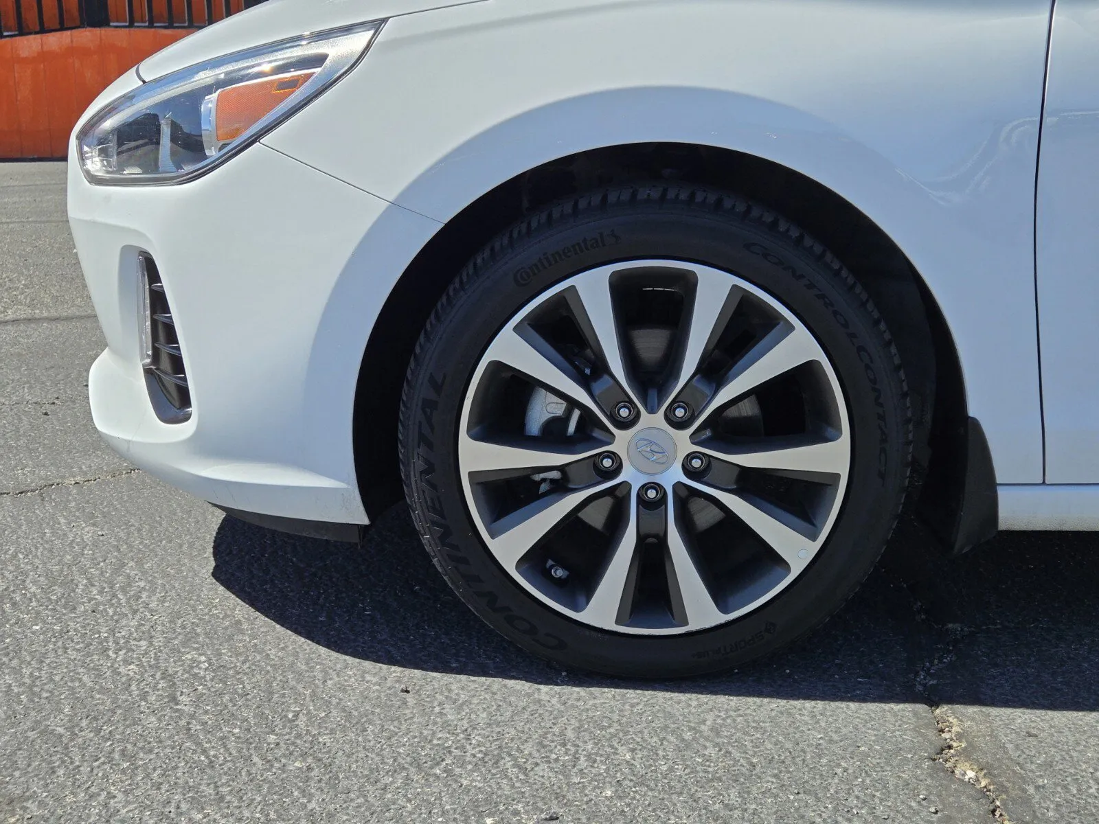 Hyundai Elantra GT photo 6