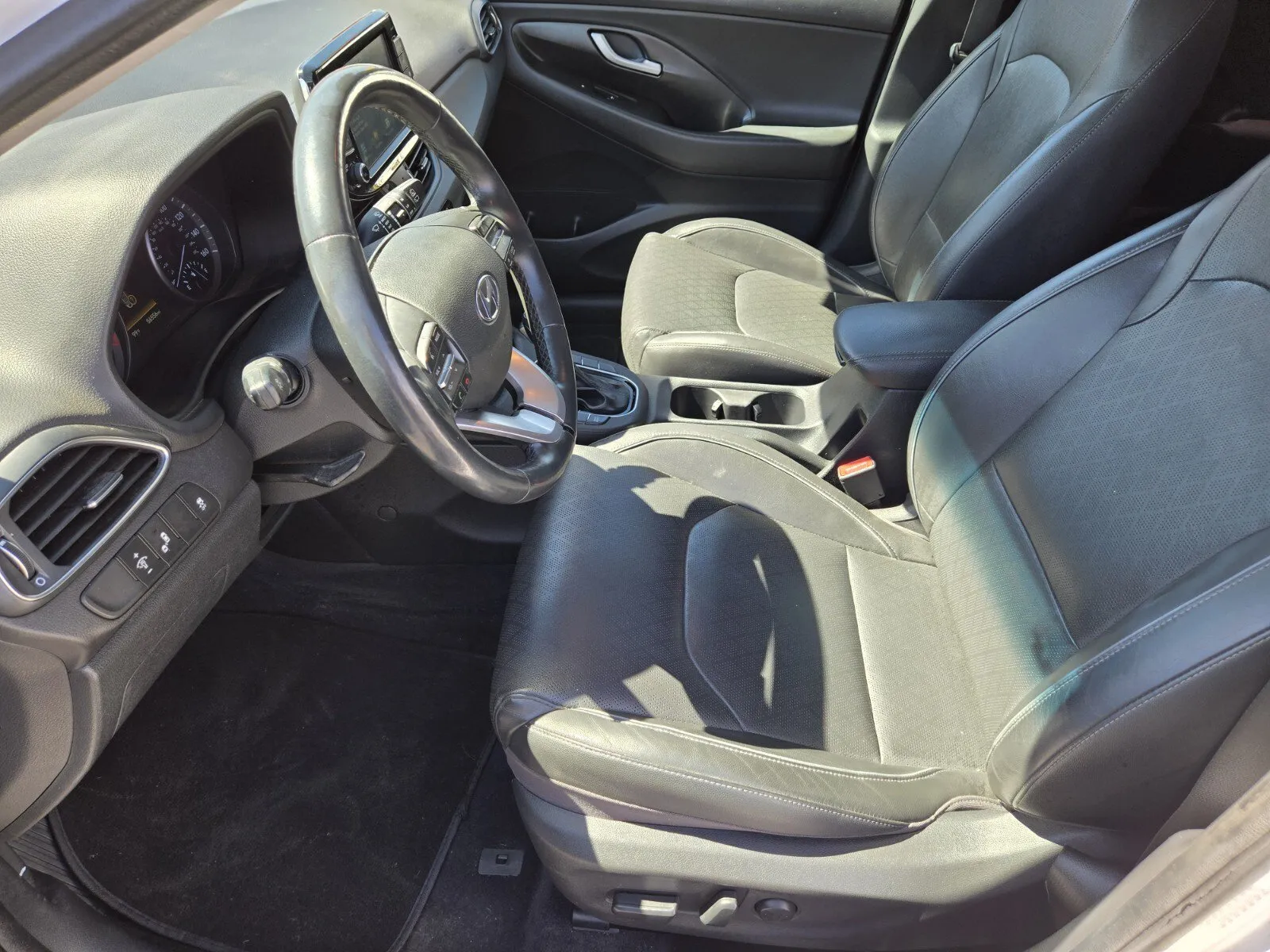 Hyundai Elantra GT photo 7