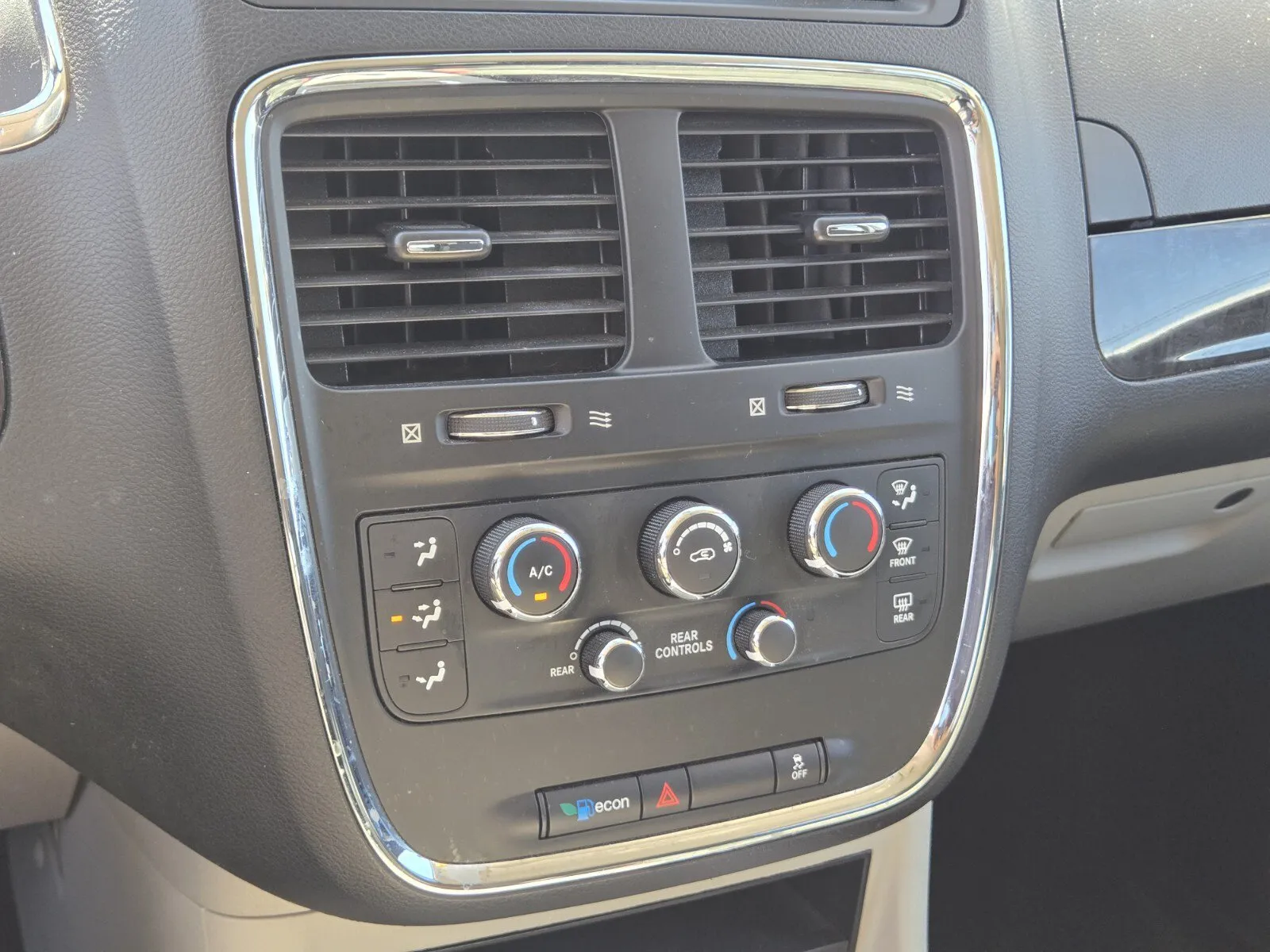 Dodge Grand Caravan photo 19