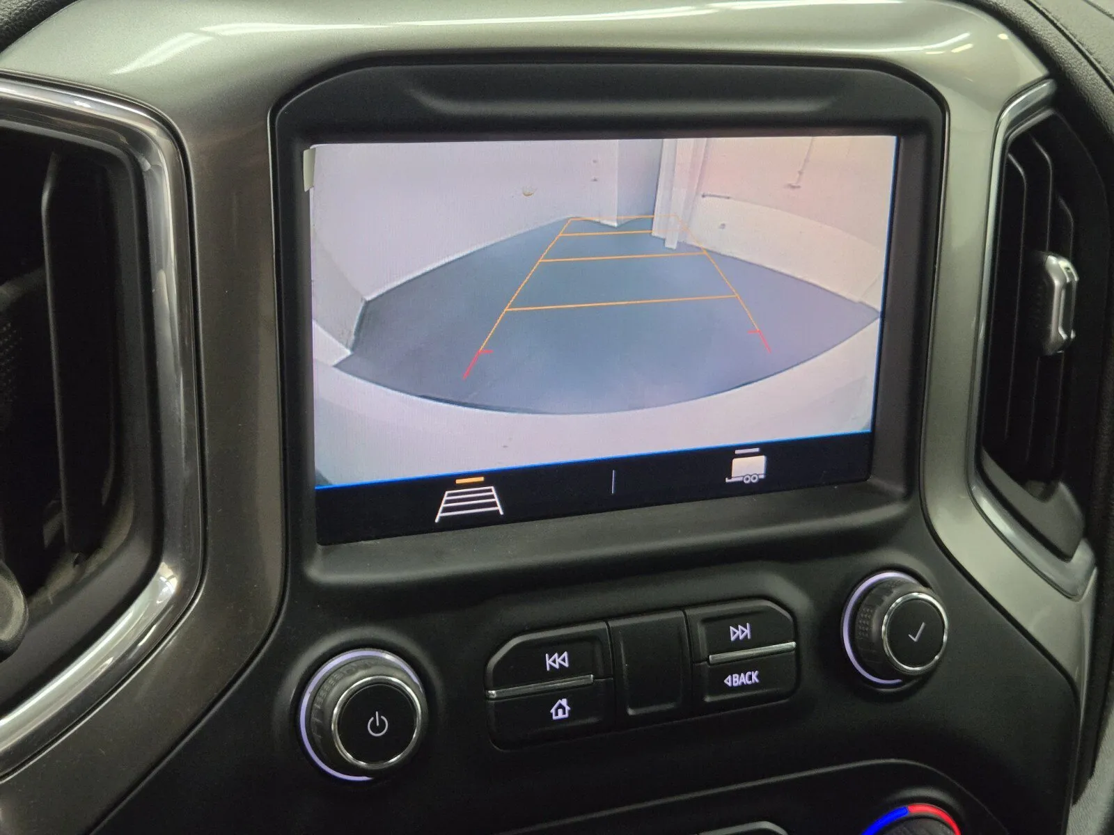 Chevrolet Silverado photo 18