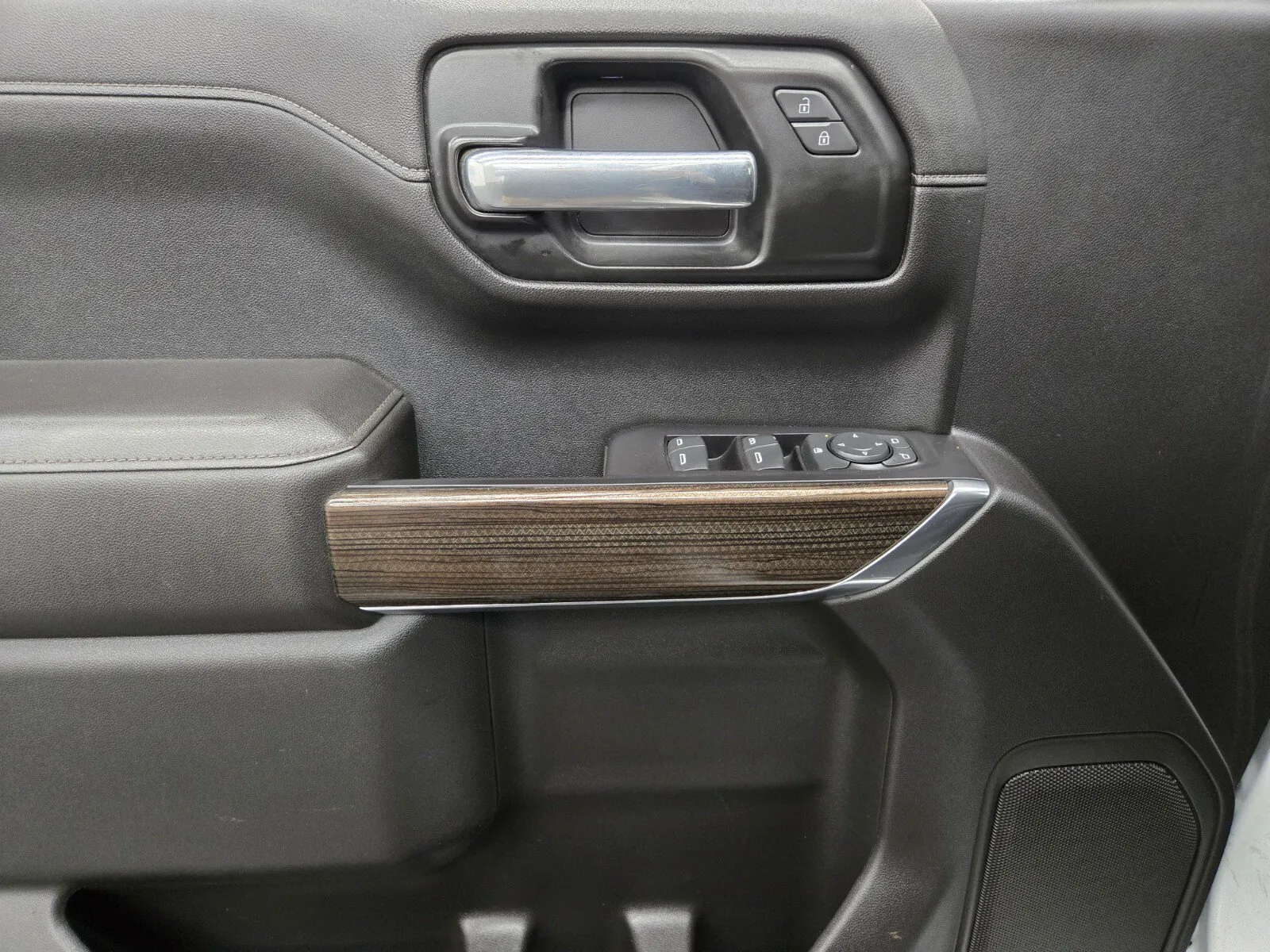 Chevrolet Silverado photo 14