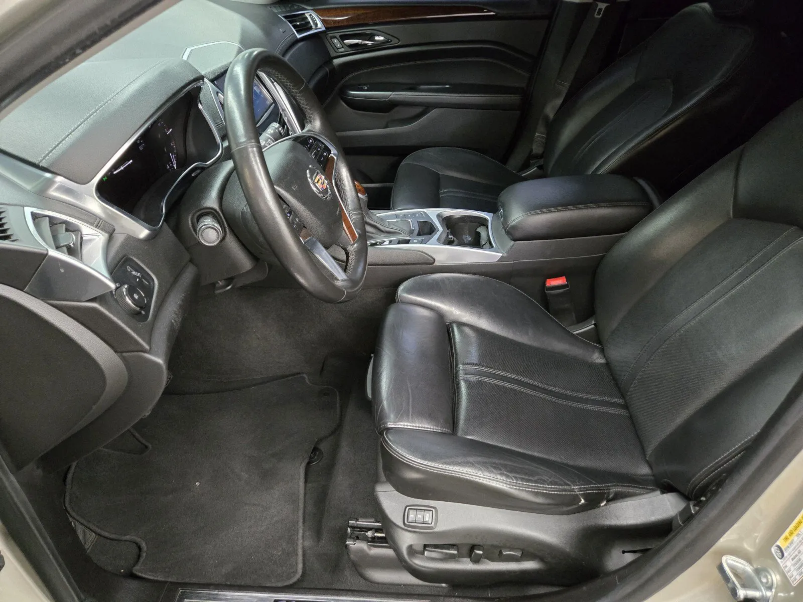 Cadillac SRX photo 6