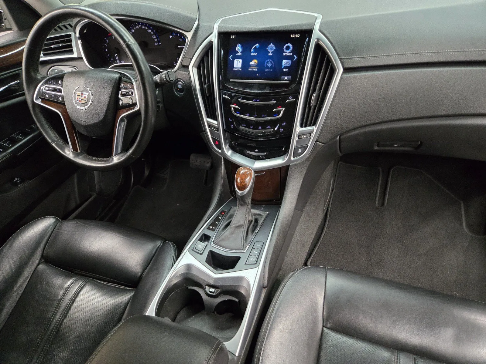 Cadillac SRX photo 12