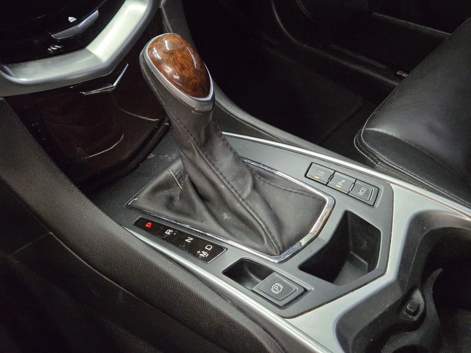 Cadillac SRX photo 18