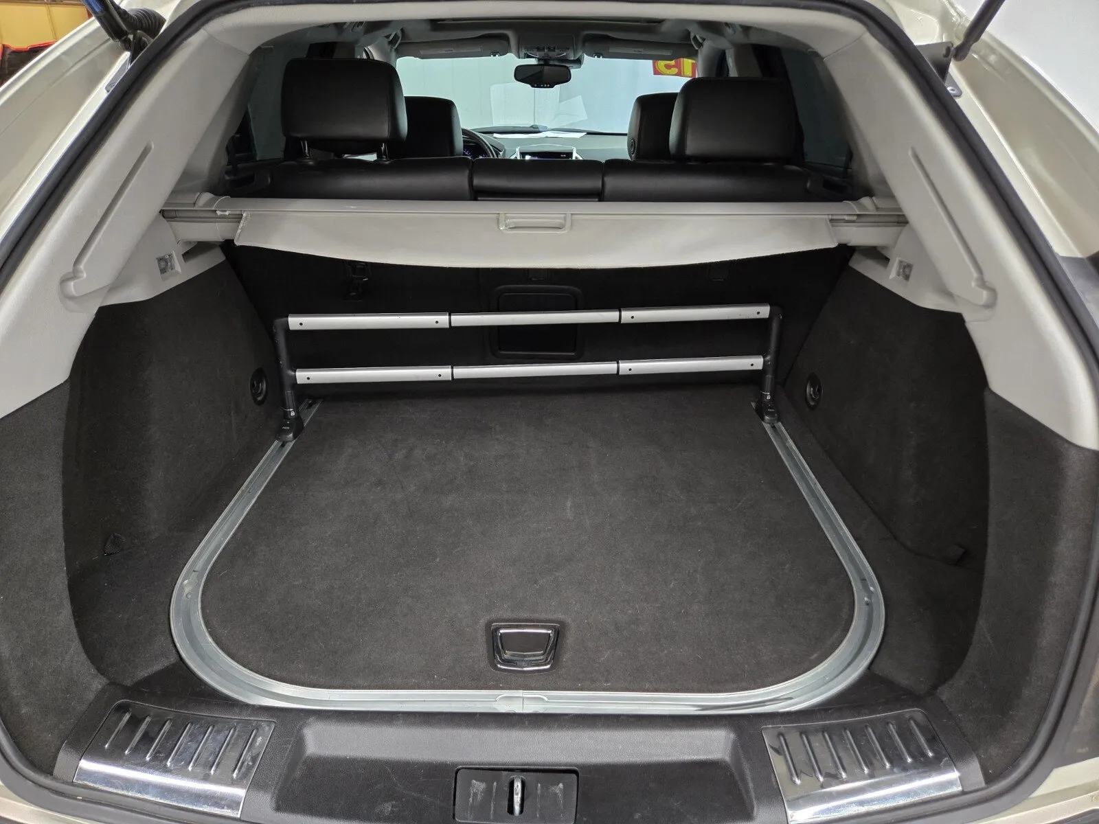 Cadillac SRX photo 9
