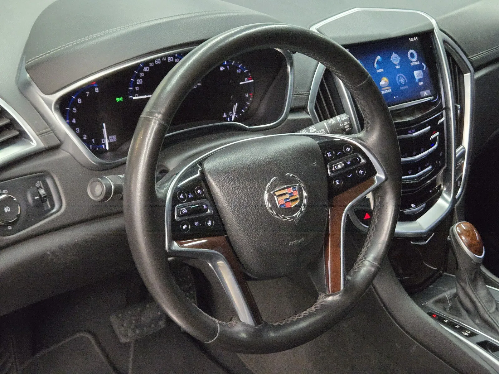 Cadillac SRX photo 14