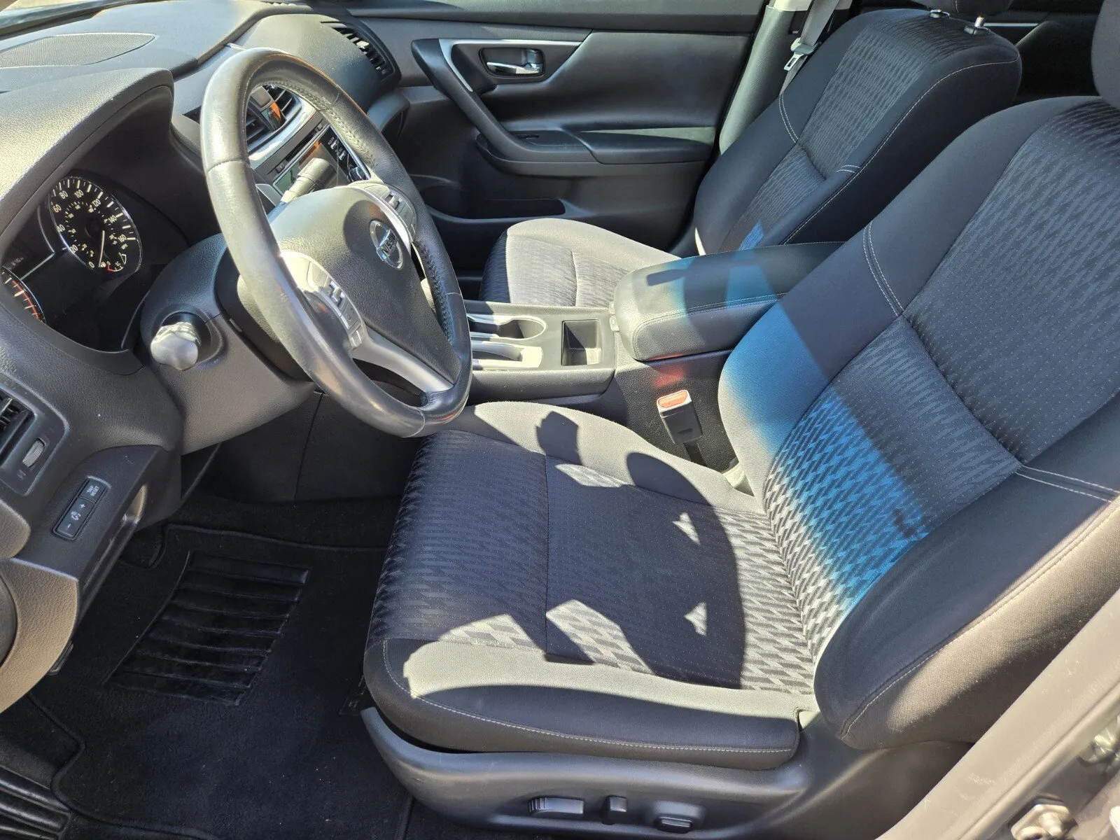 Nissan Altima photo 7