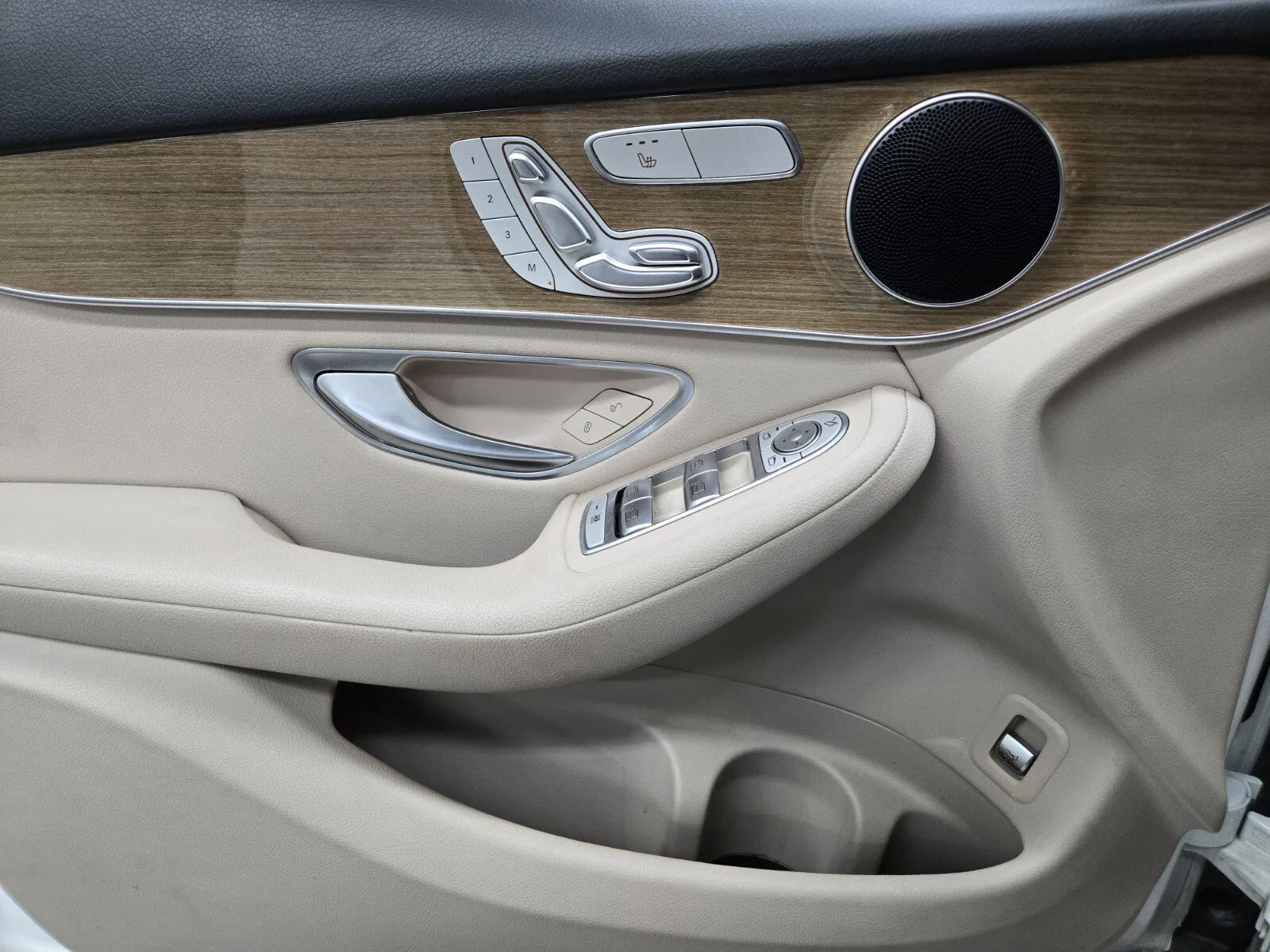 Mercedes-Benz GLC photo 16