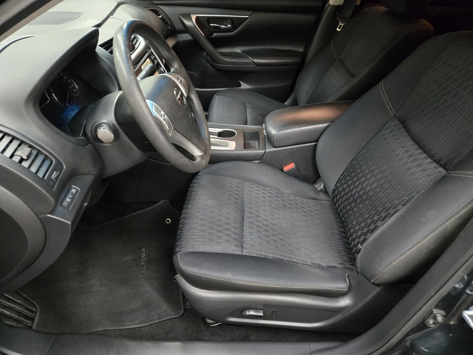 Nissan Altima photo 7