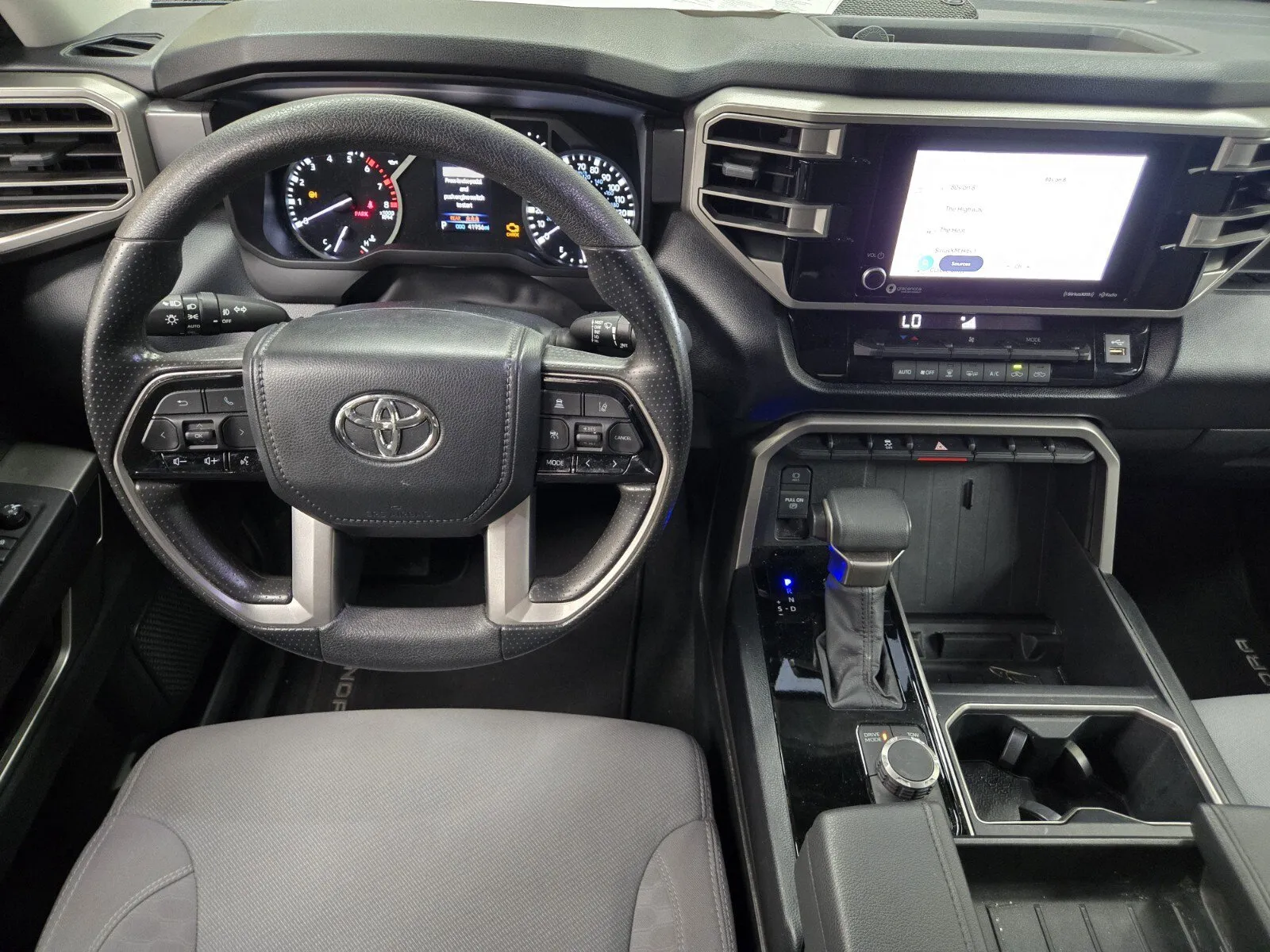 Toyota Tundra photo 9