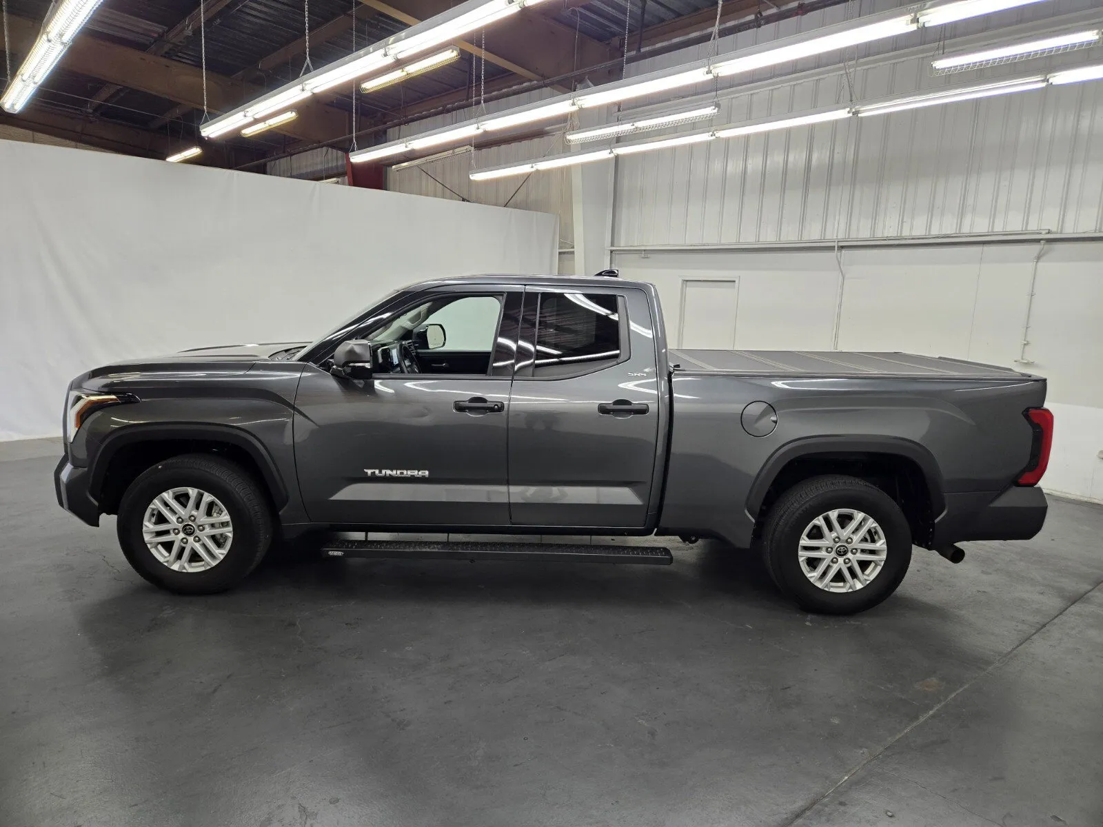 Toyota Tundra photo 2