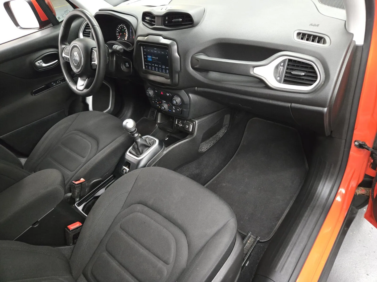 Jeep Renegade photo 13