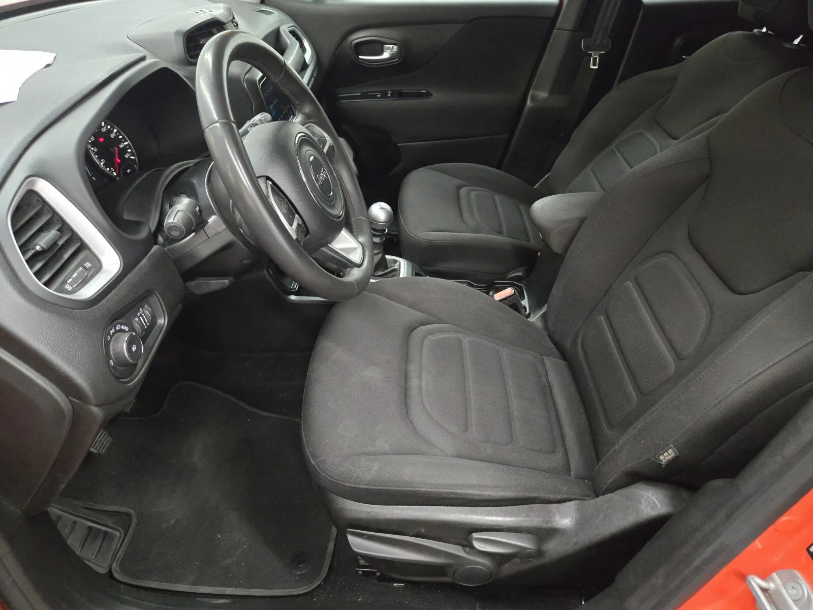 Jeep Renegade photo 7