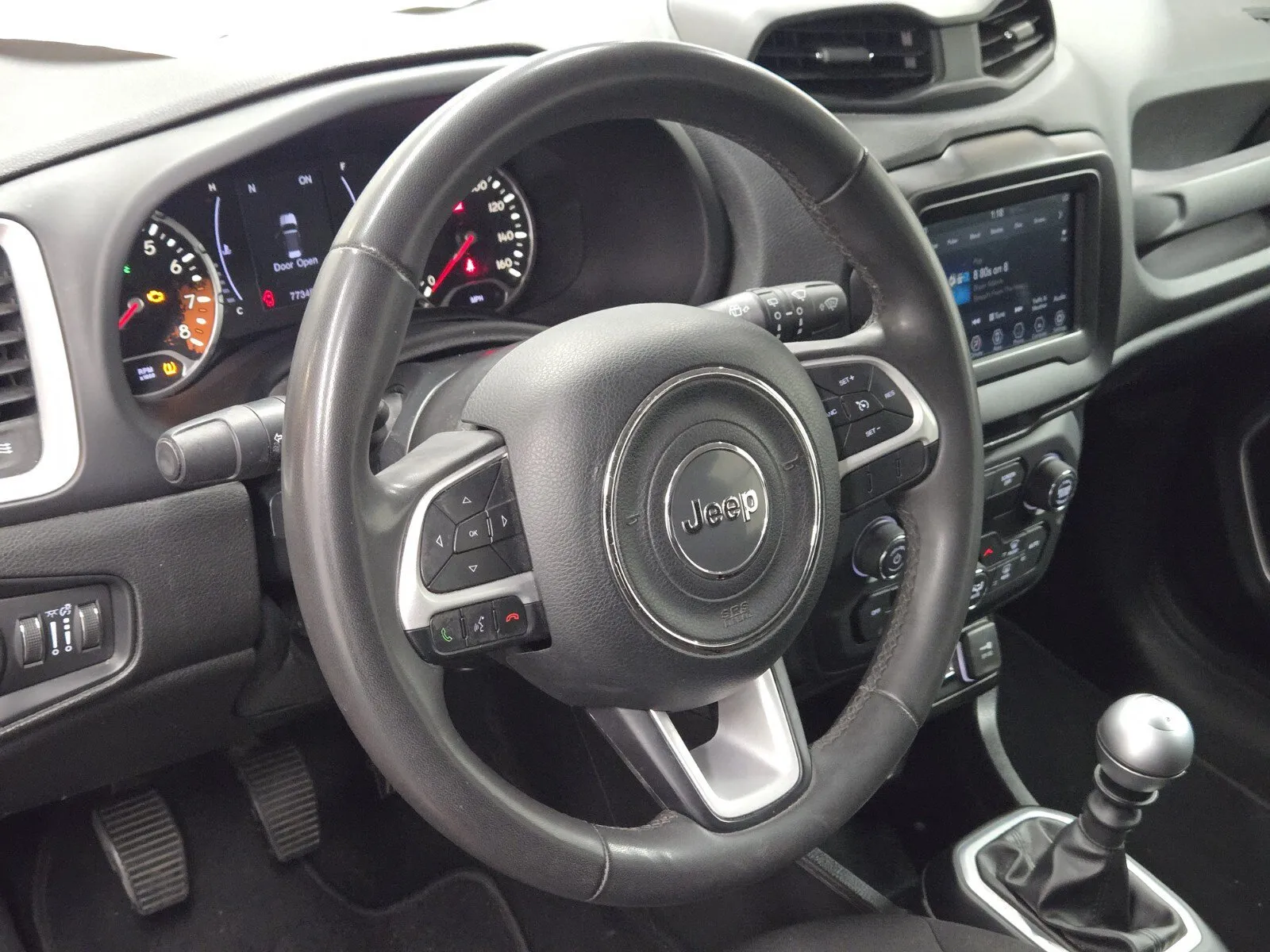 Jeep Renegade photo 15