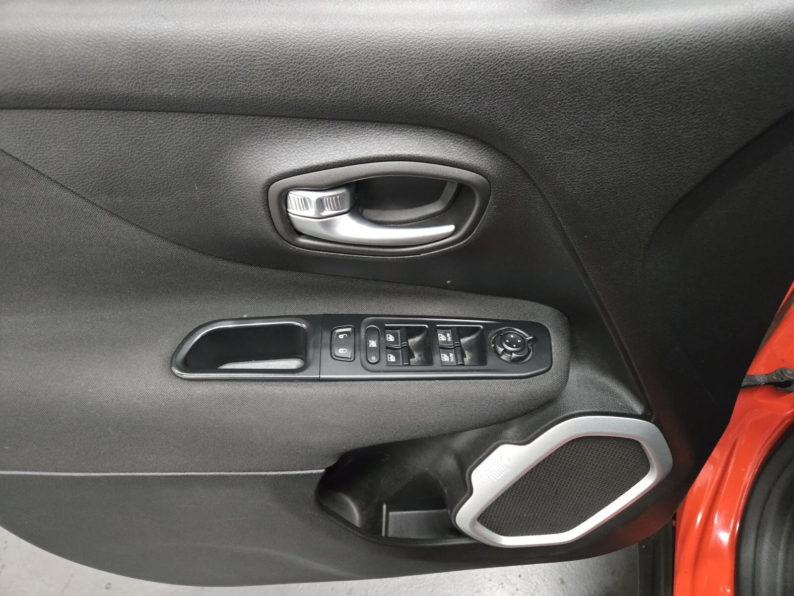 Jeep Renegade photo 14
