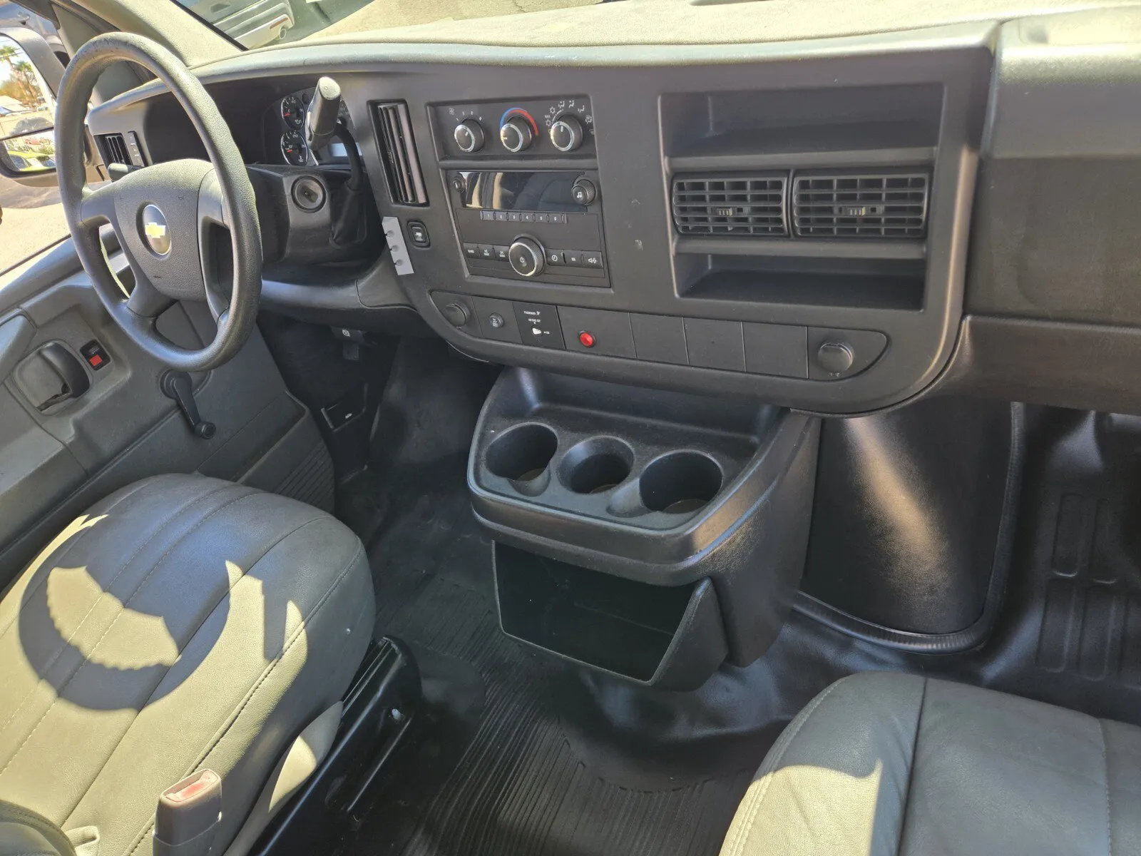 Chevrolet Express photo 12