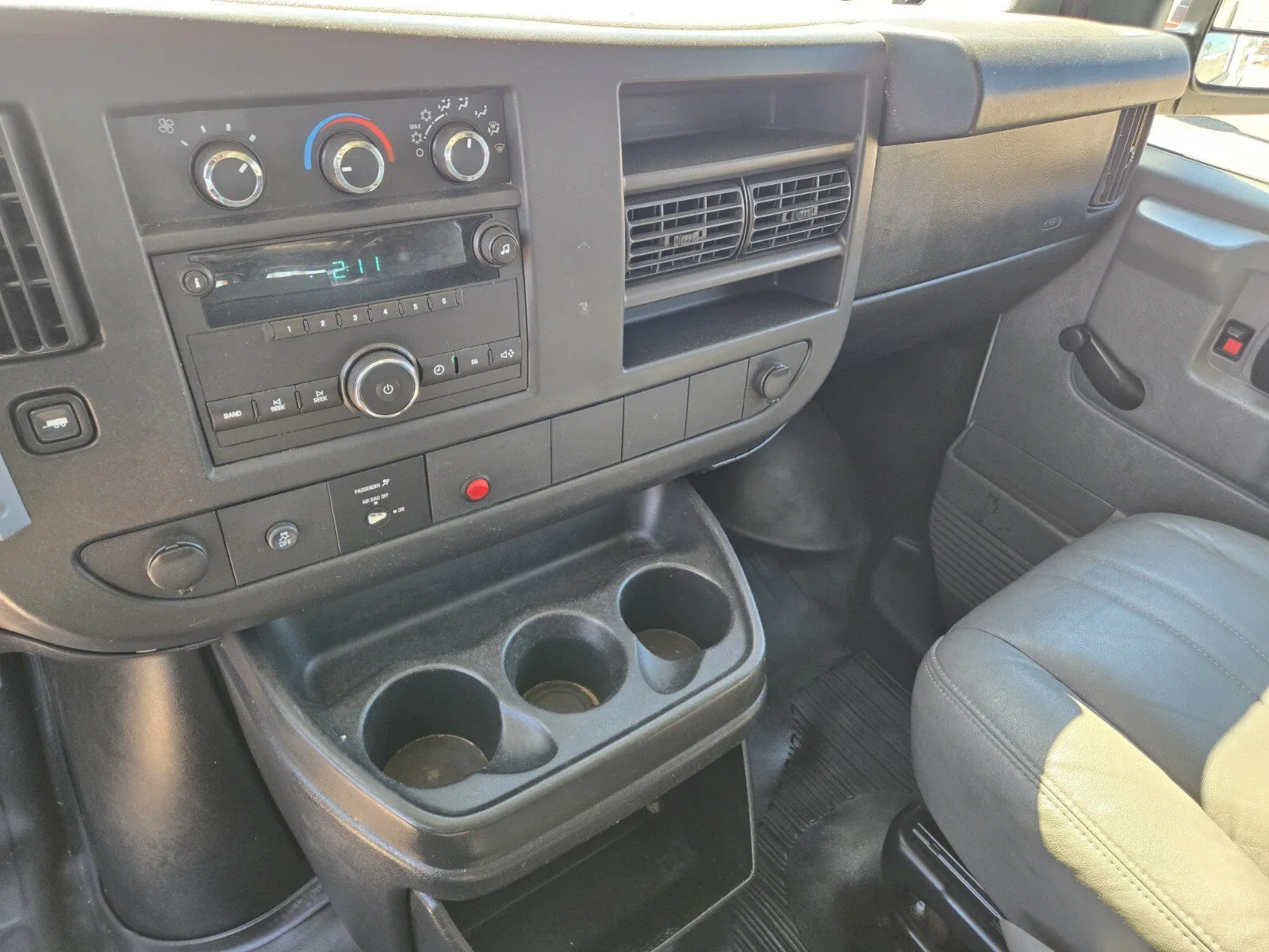 Chevrolet Express photo 9