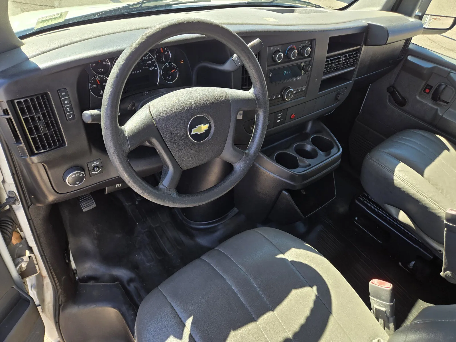 Chevrolet Express photo 8